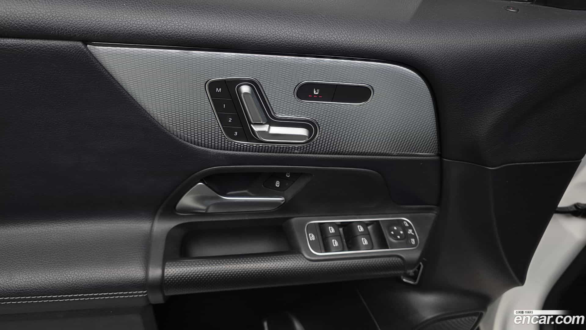 GLB-Class Mercedes-Benz 2021.9-OPTION-042
