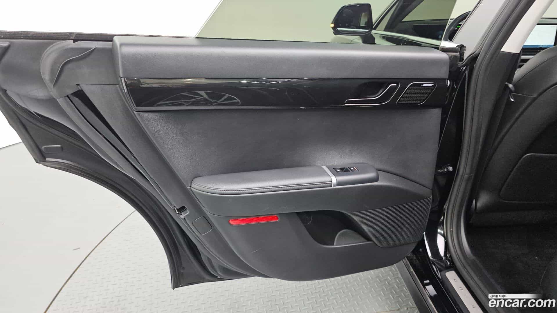 Grandeur Hyundai 2023.2-INNER-035