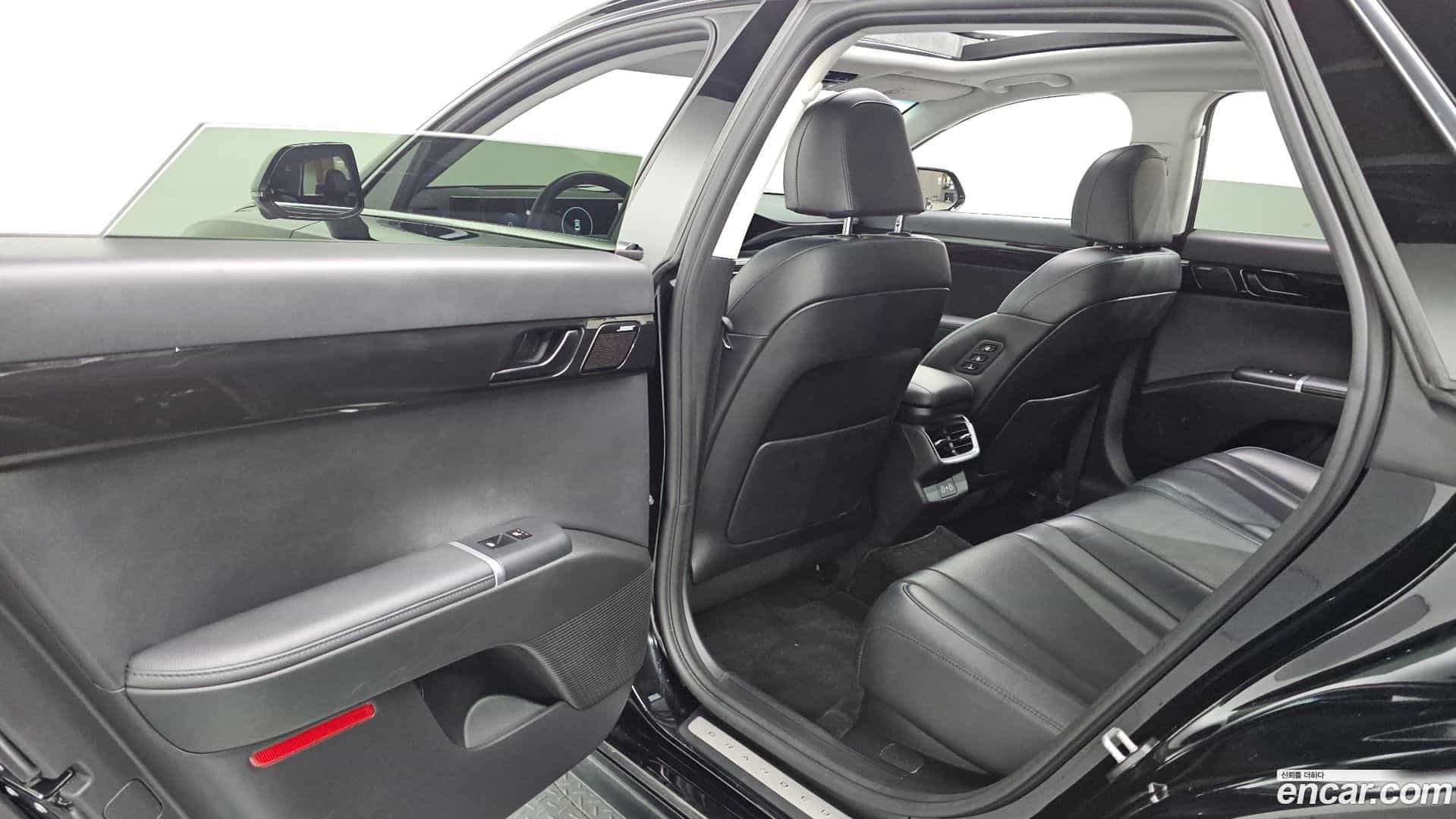 Grandeur Hyundai 2023.2-INNER-036