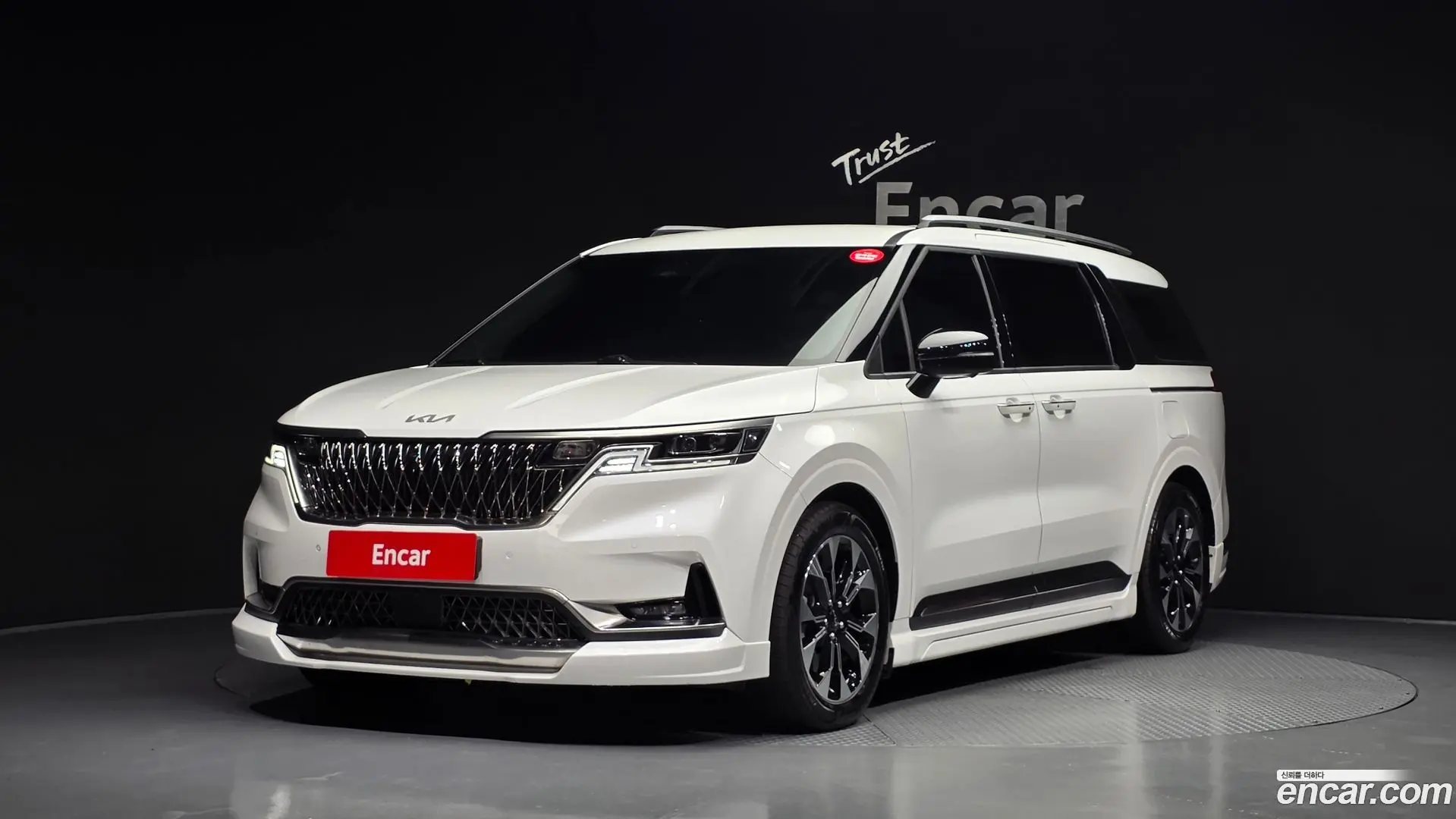 Main__Slider__Photo:Canival Kia 2023.9-0