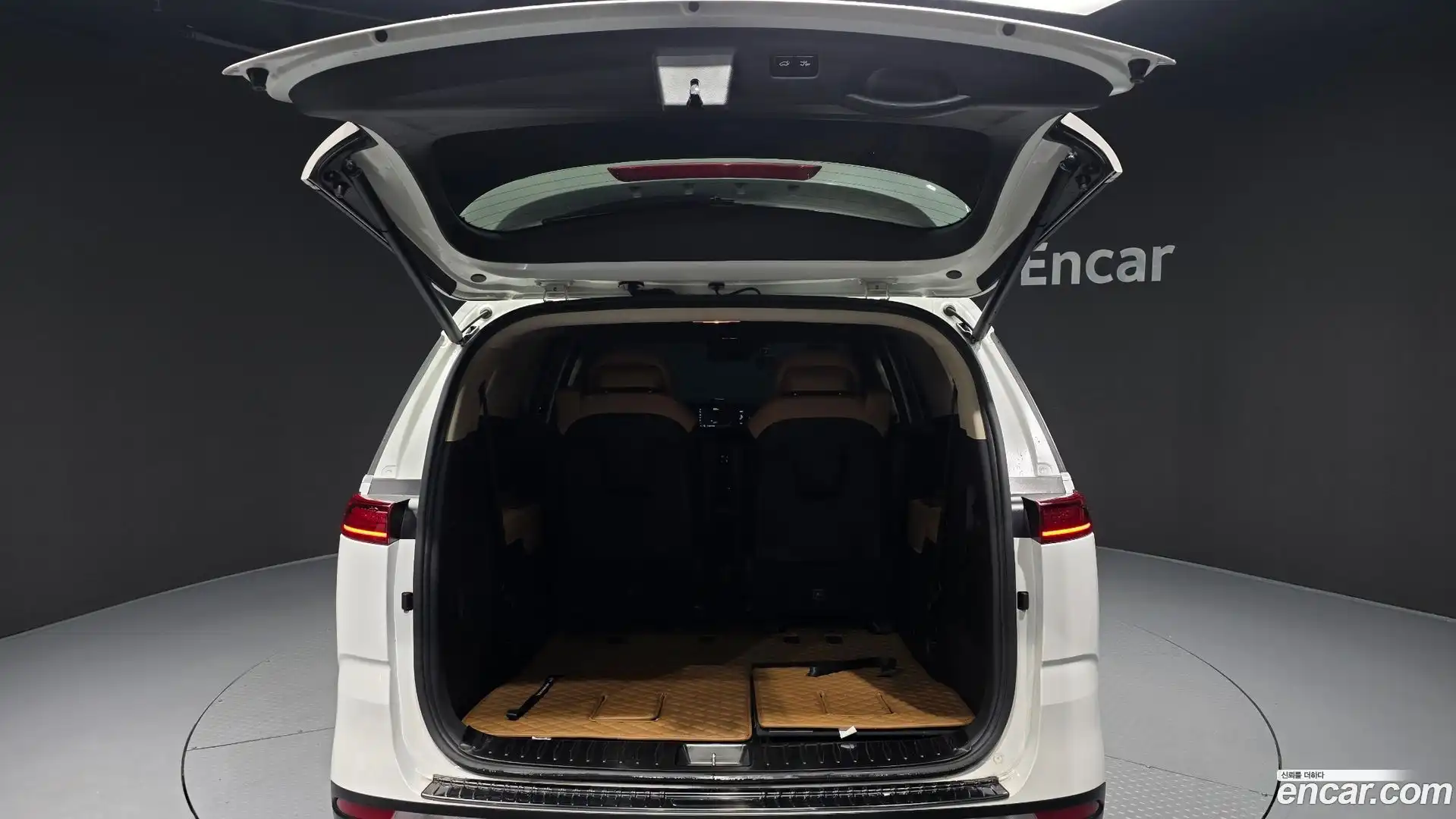 Canival Kia 2023.9-OPTION-024