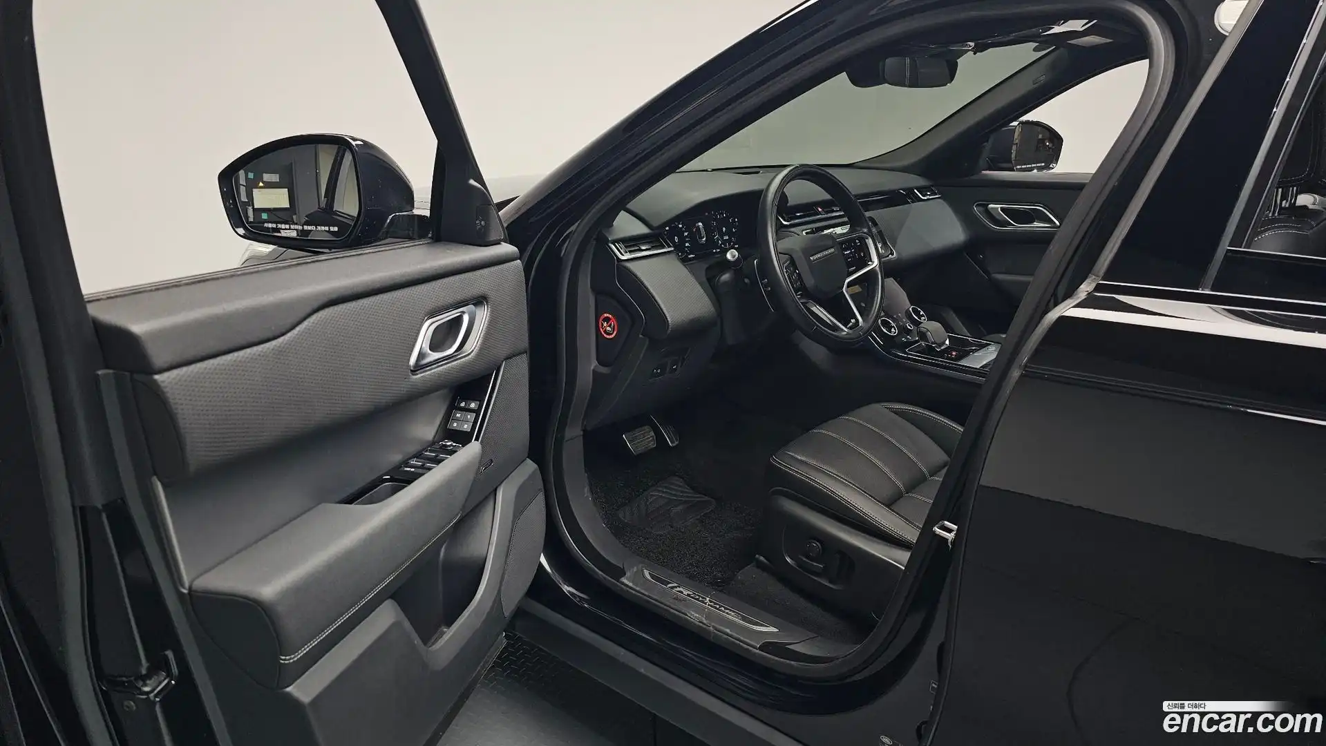 Range Rover Velar Land Rover 2022.1-INNER-010