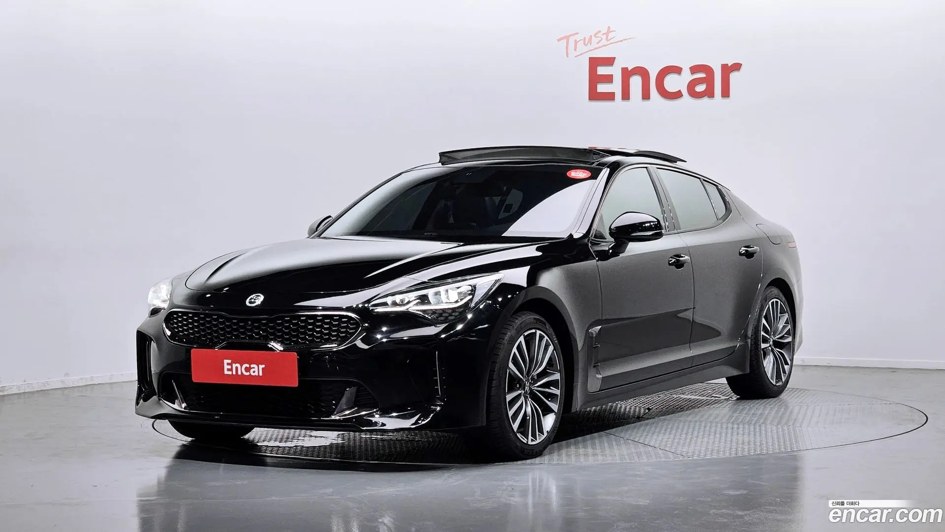 Main__Slider__Photo:Stinger Kia 2018.3-0