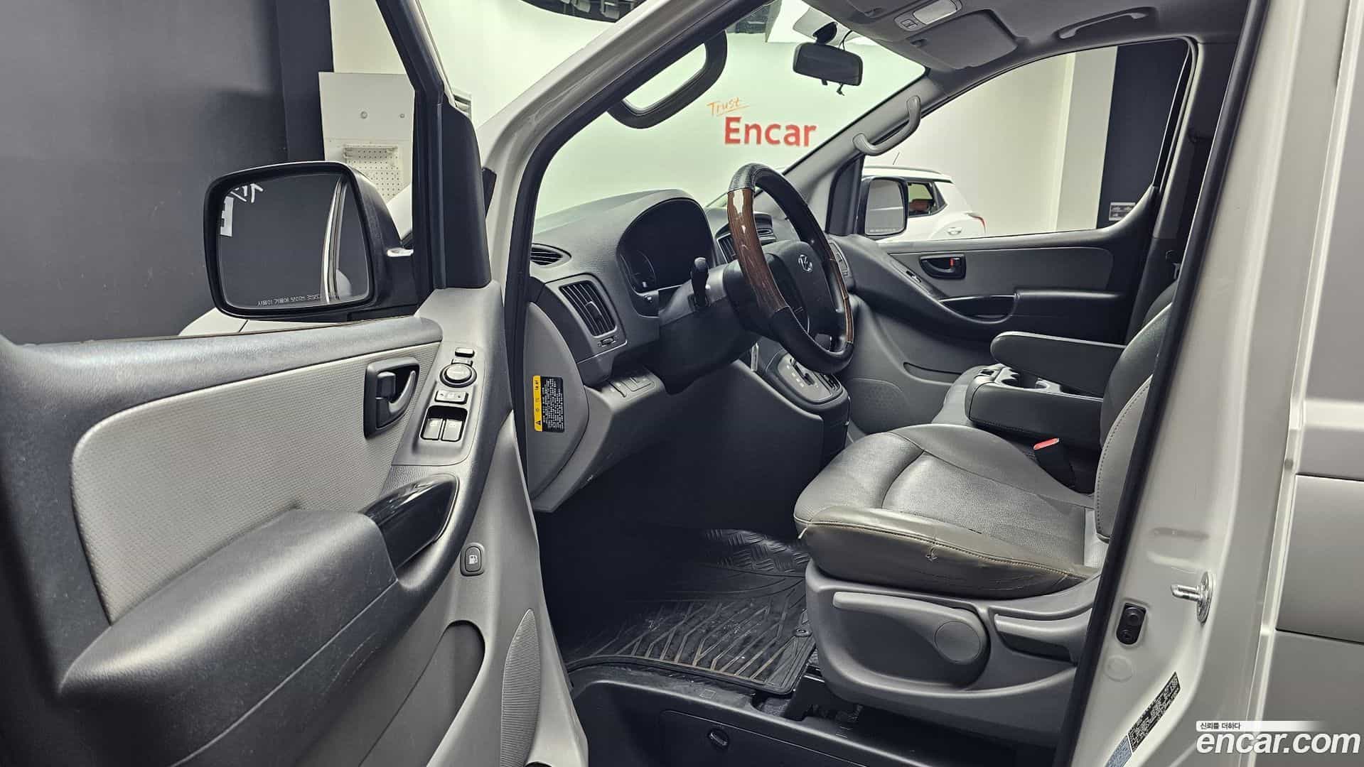 Starex Hyundai 2017.1-INNER-010