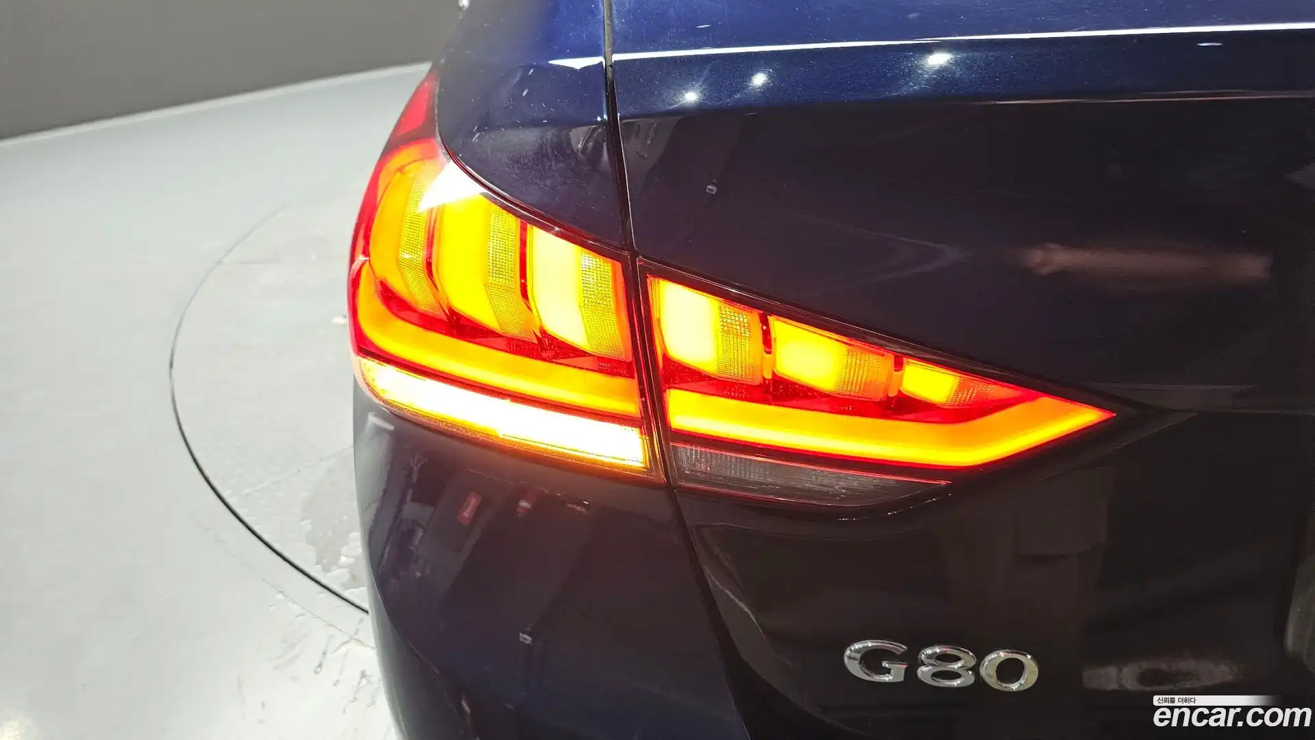 G80 Genesis 2018.0-OUTER-033