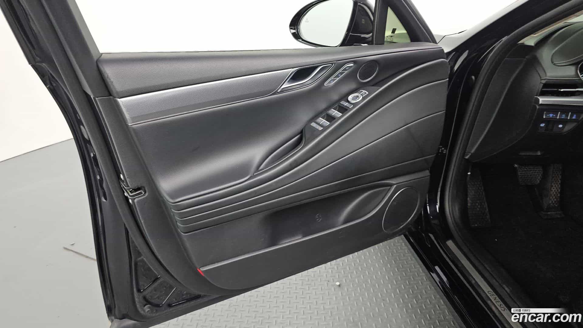 G80 Genesis 2023.3-INNER-034