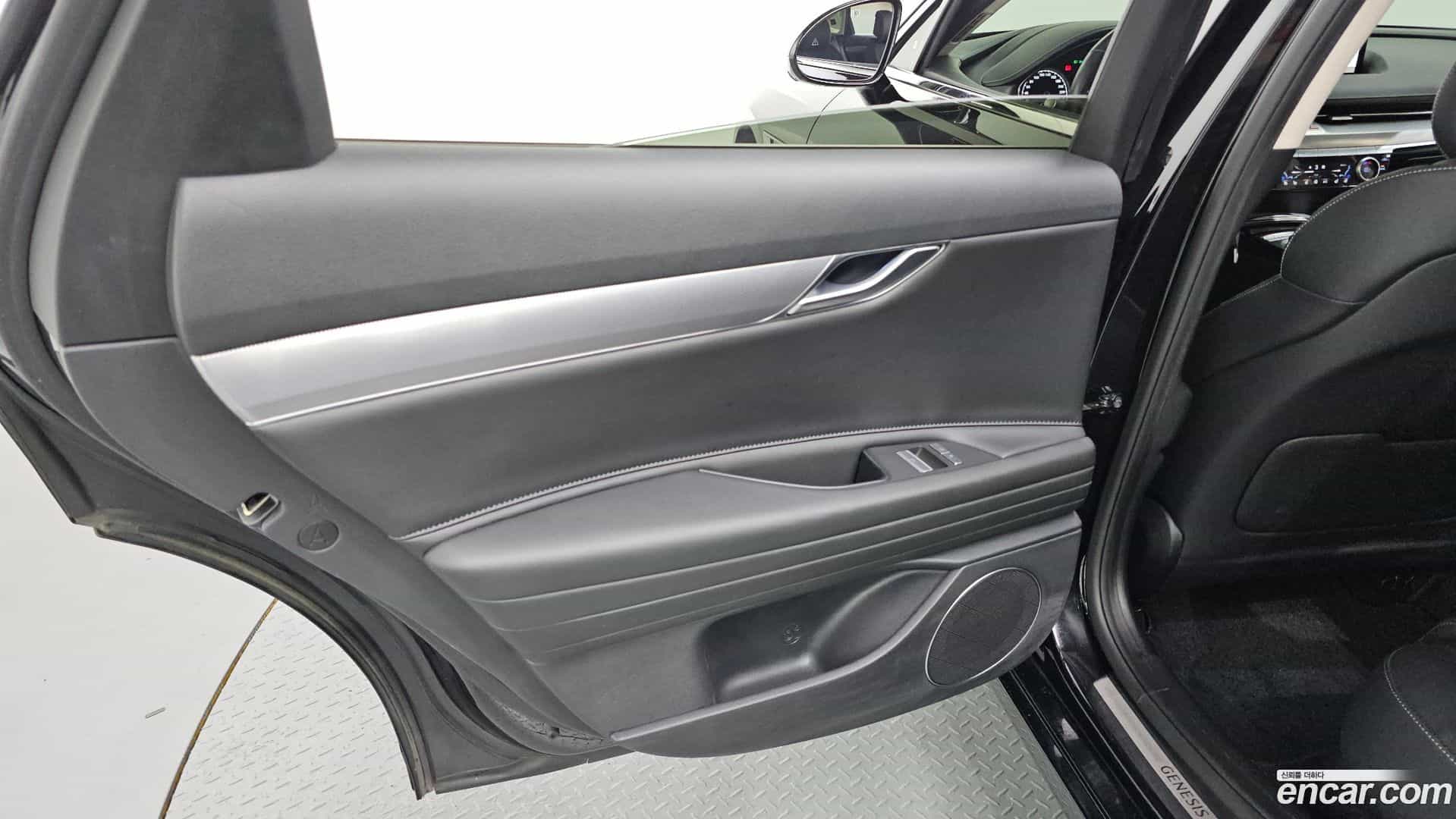 G80 Genesis 2023.3-INNER-035