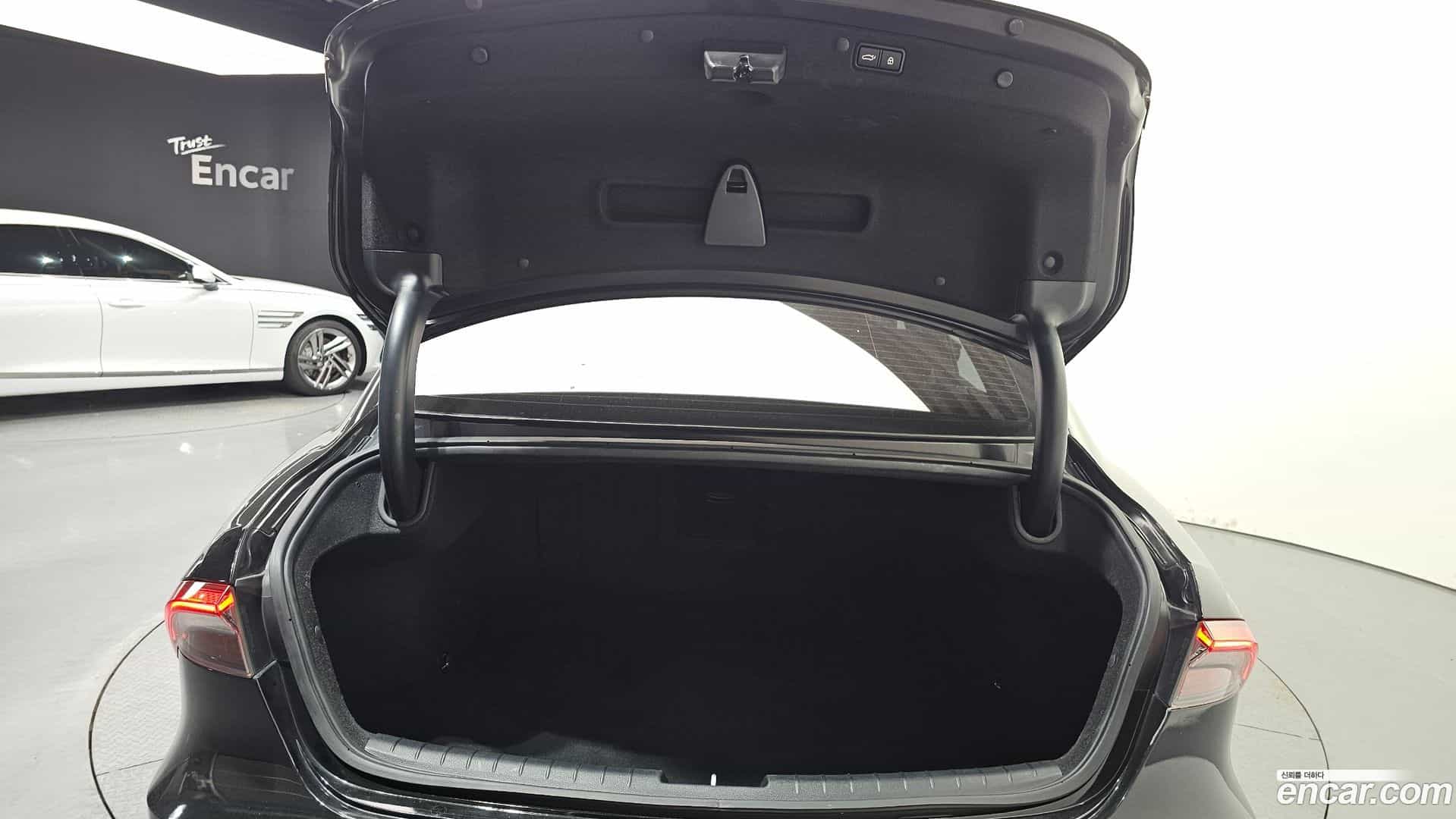 Grandeur Hyundai 2022.3-OPTION-040