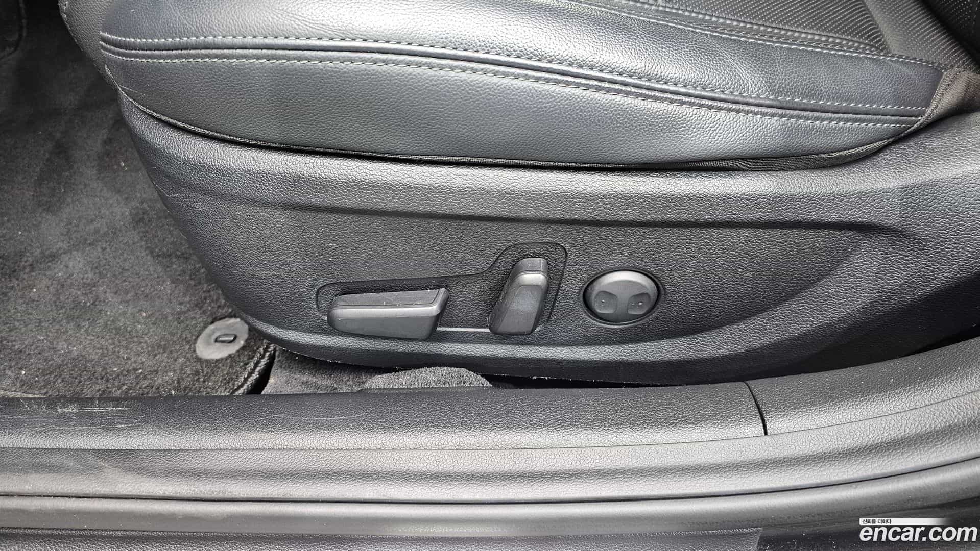 Grandeur Hyundai 2022.3-OPTION-043