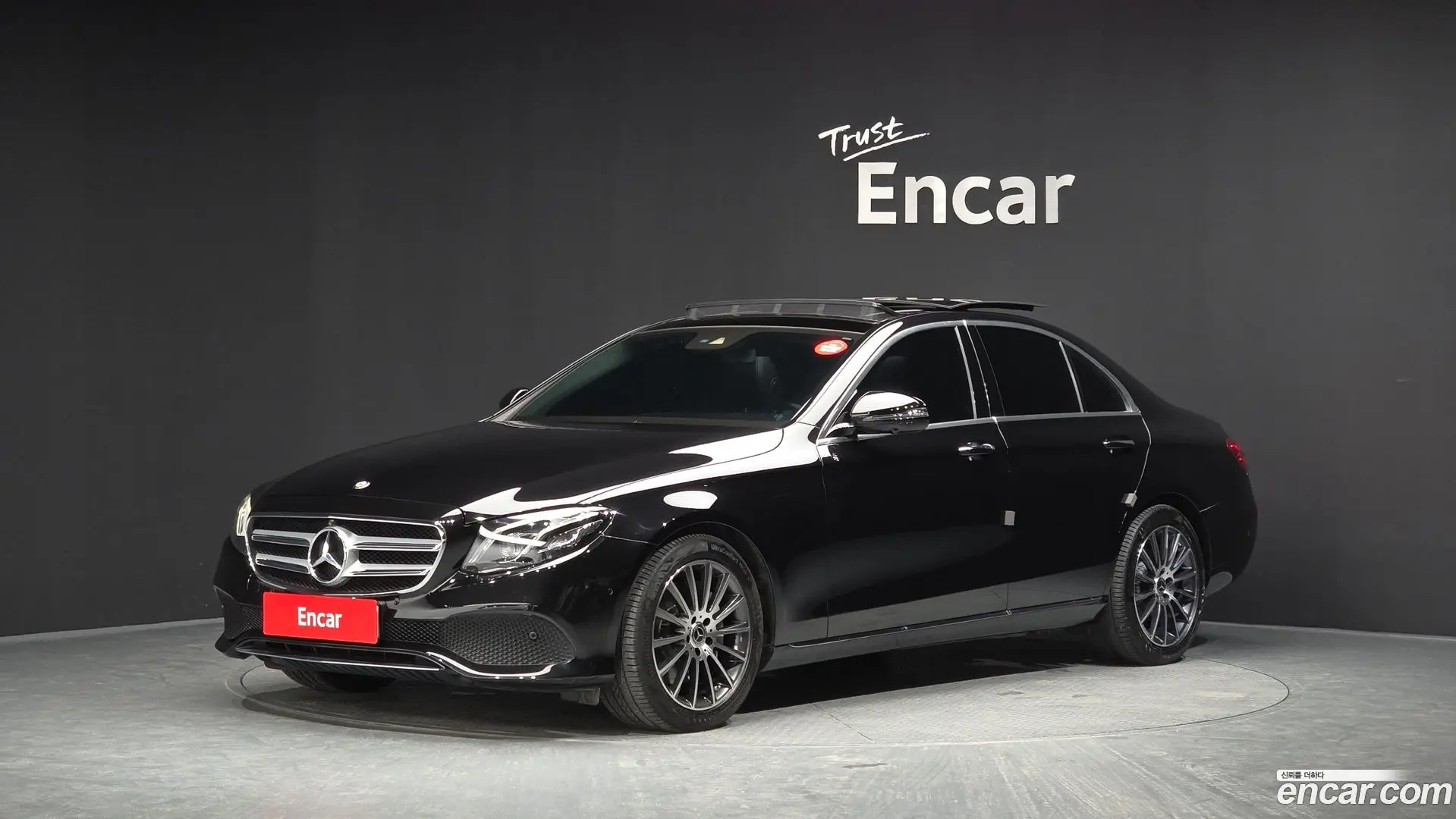 Main__Slider__Photo:E-Class Mercedes-Benz 2016.9-0