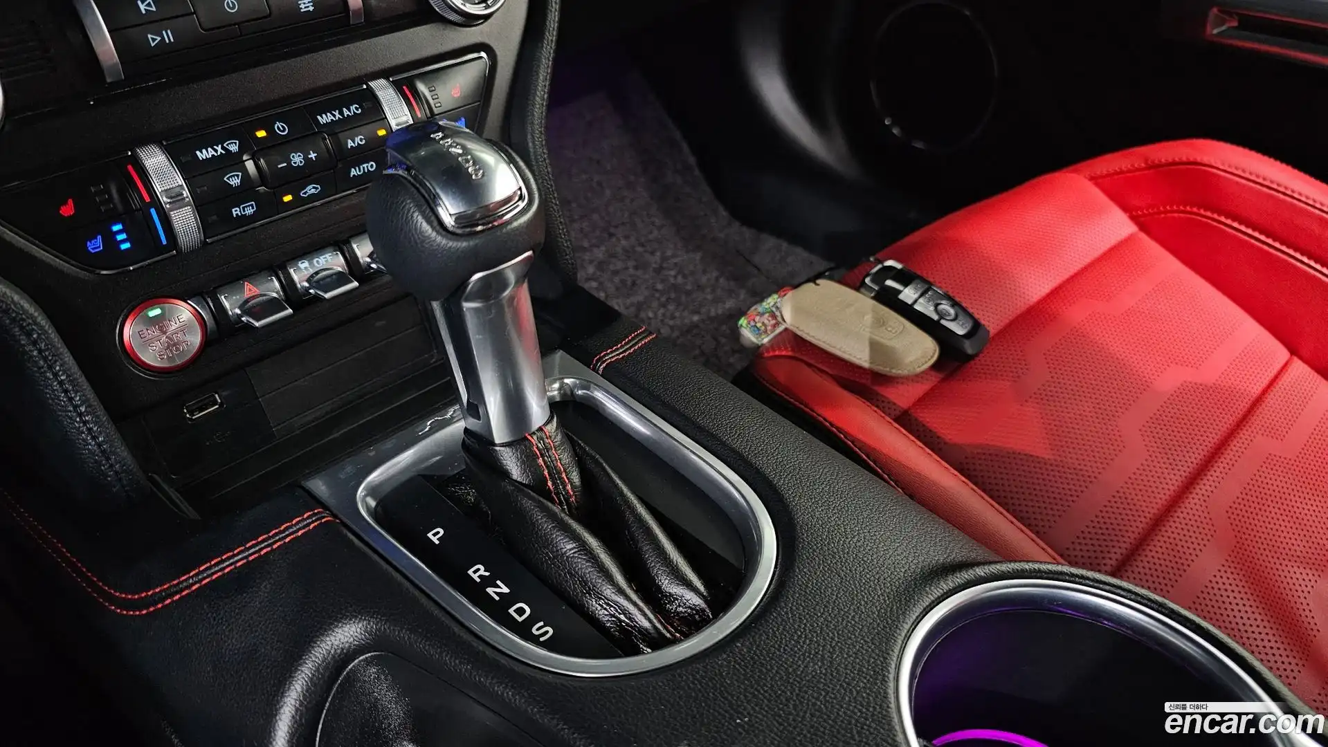 Mustang Ford 2022.7-INNER-009