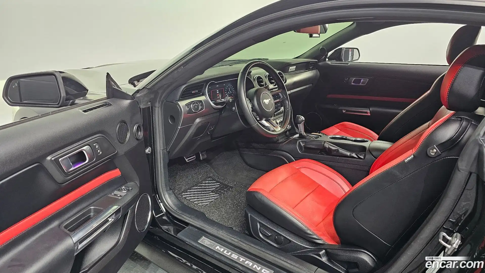 Mustang Ford 2022.7-INNER-010