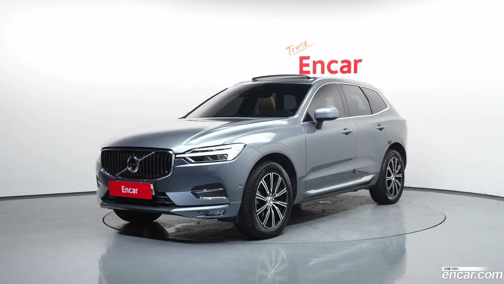 XC60 Volvo 2018.0-OUTER-001