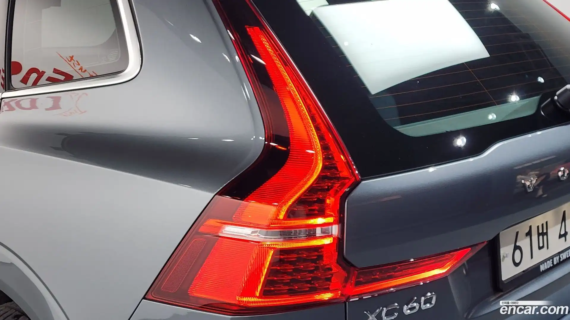 XC60 Volvo 2018.0-OUTER-033