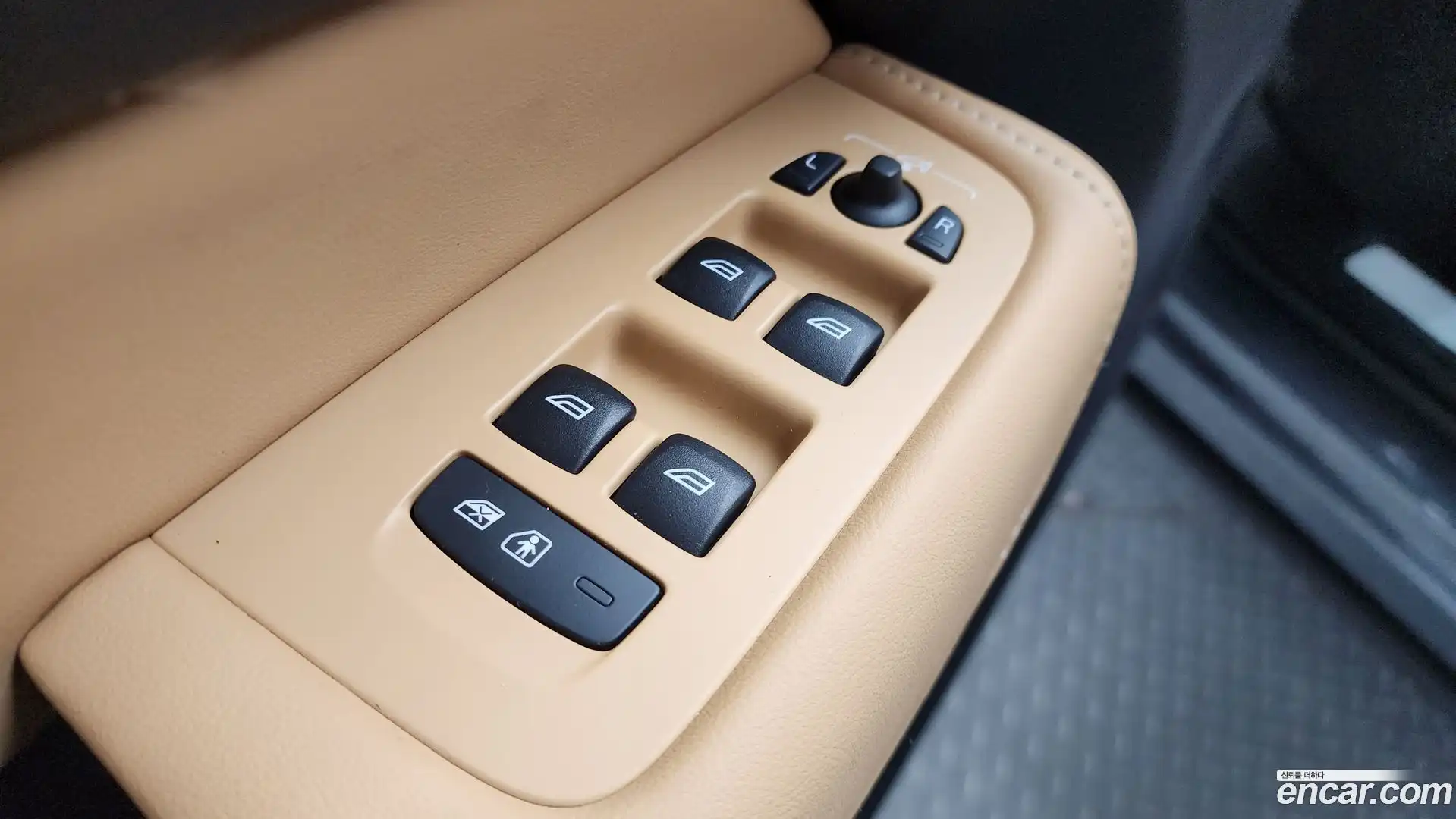 XC60 Volvo 2018.0-OPTION-043