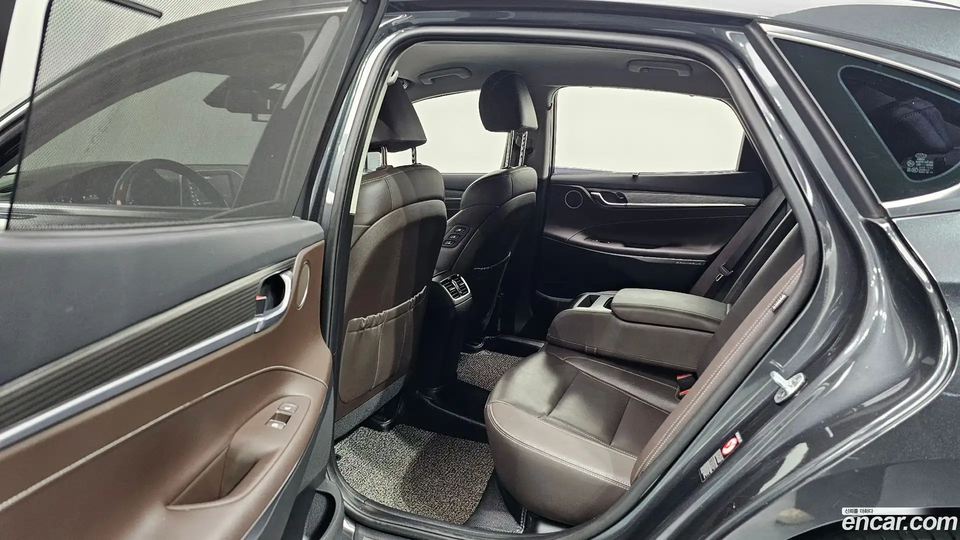 Grandeur Hyundai 2019.4-OPTION-015