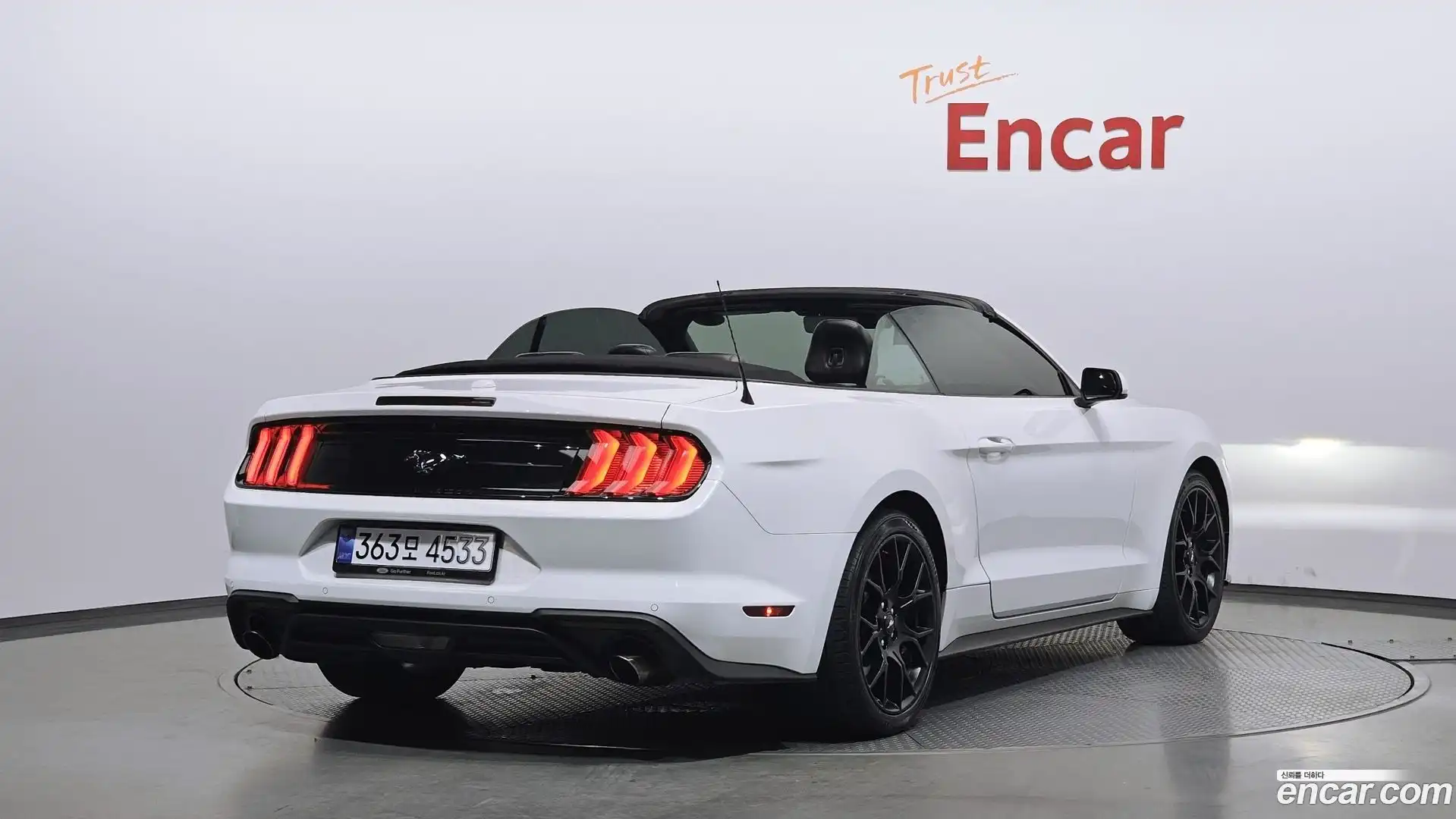 Mustang Ford 2021.11-OUTER-002