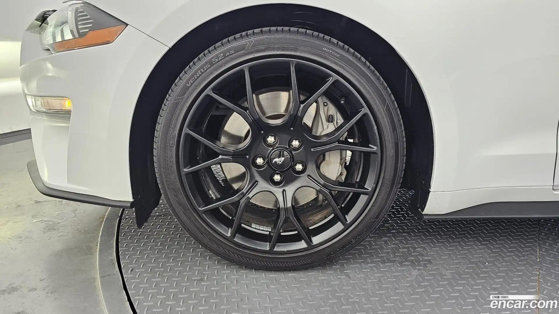 Mustang Ford 2021.11-OUTER-005