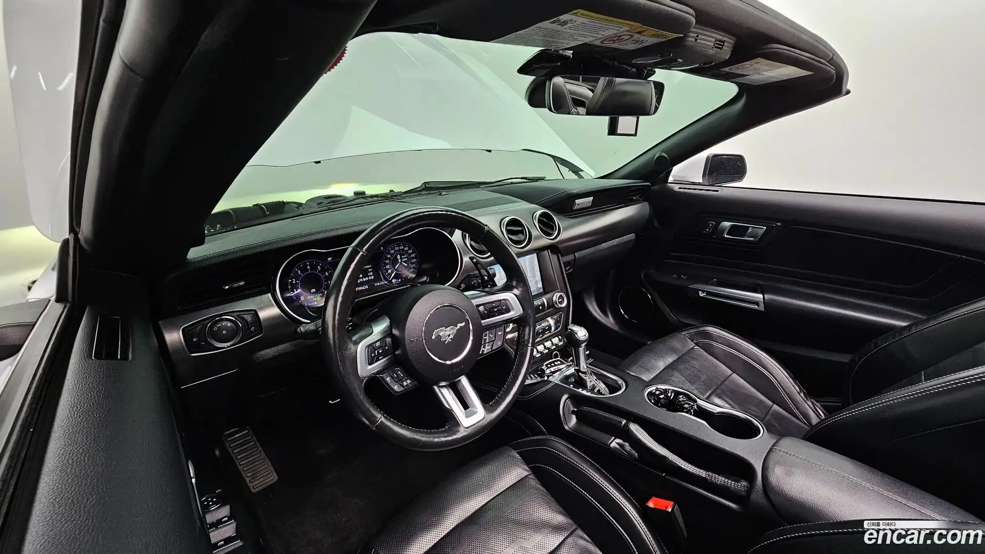 Mustang Ford 2021.11-INNER-007