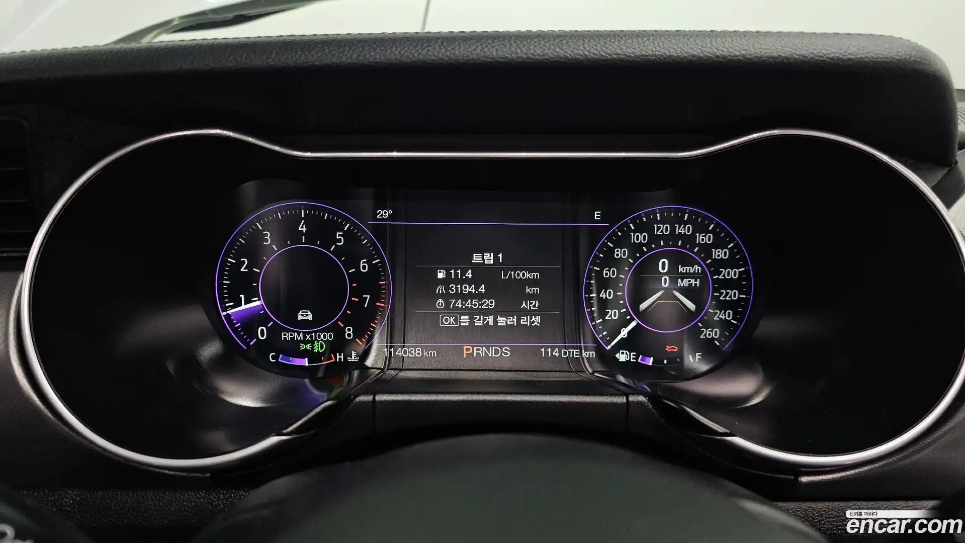 Mustang Ford 2021.11-INNER-008