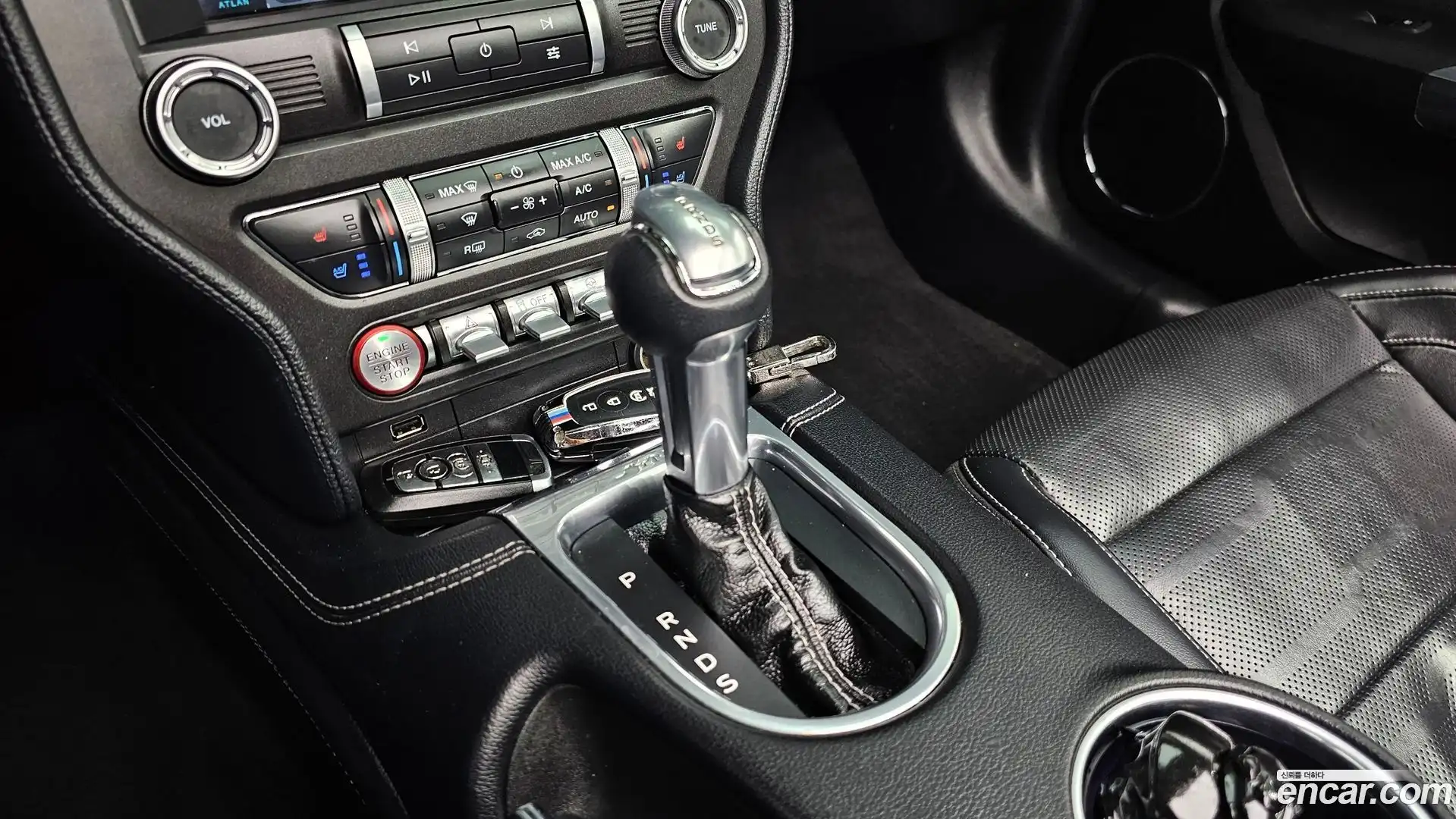 Mustang Ford 2021.11-INNER-009