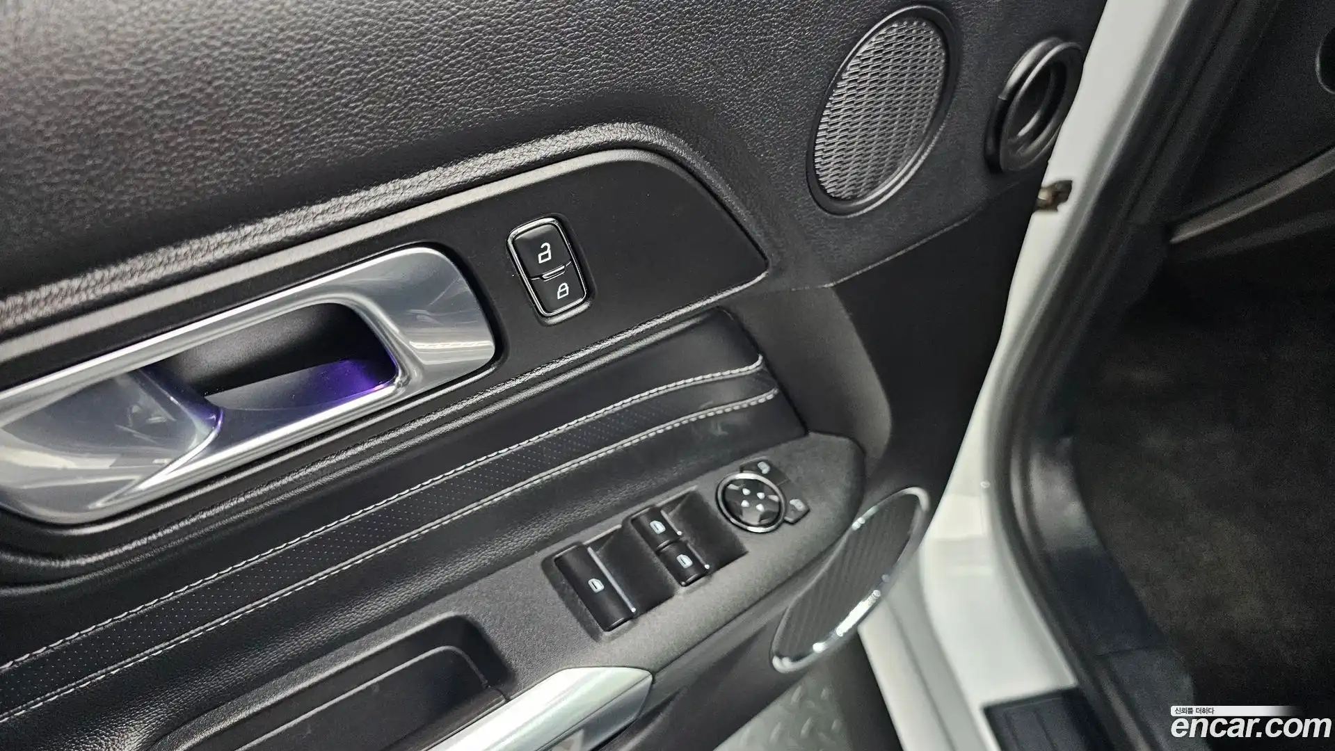 Mustang Ford 2021.11-OPTION-024