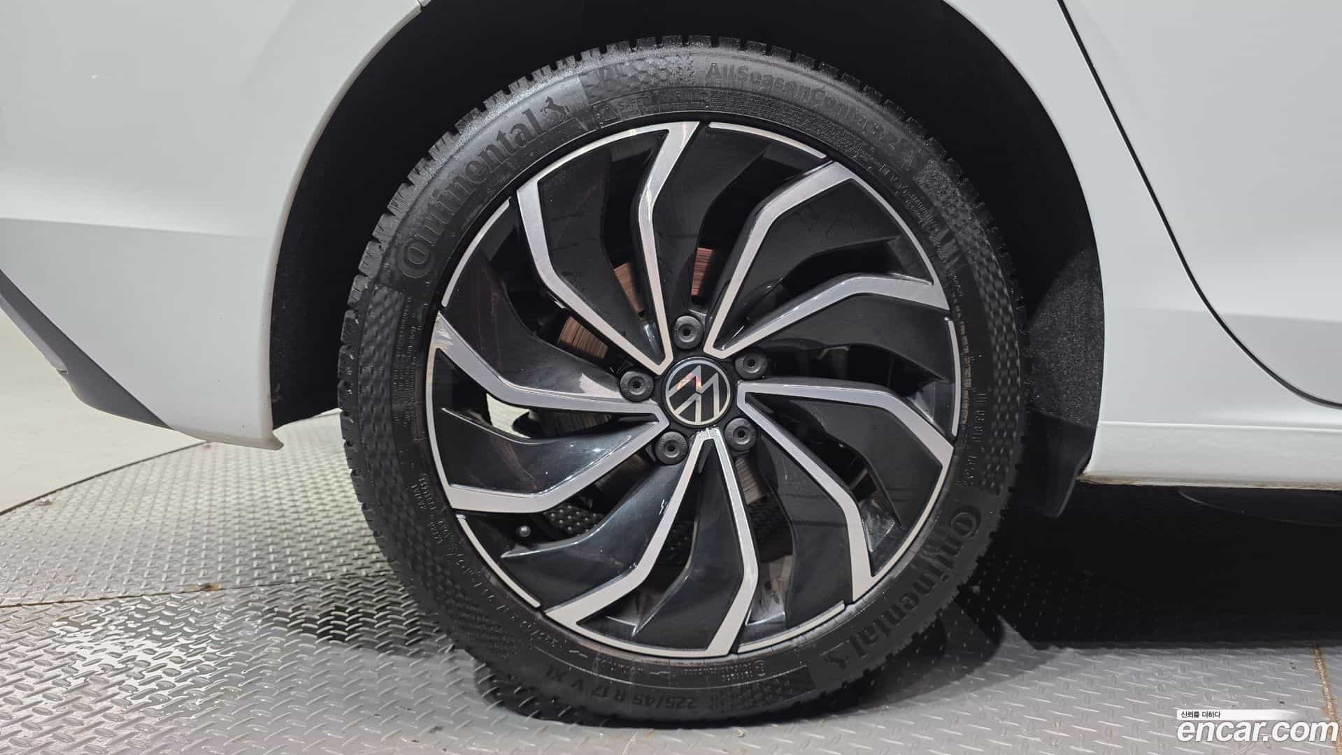 Golf Volkswagen 2023.4-OUTER-005