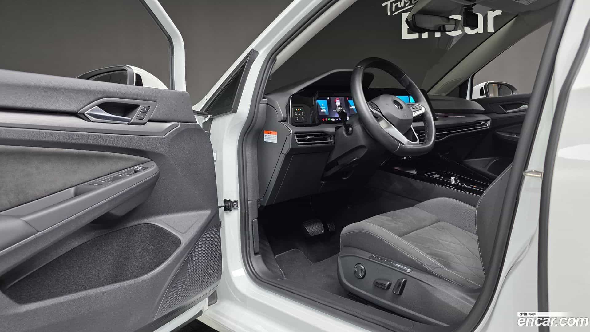 Golf Volkswagen 2023.4-INNER-010