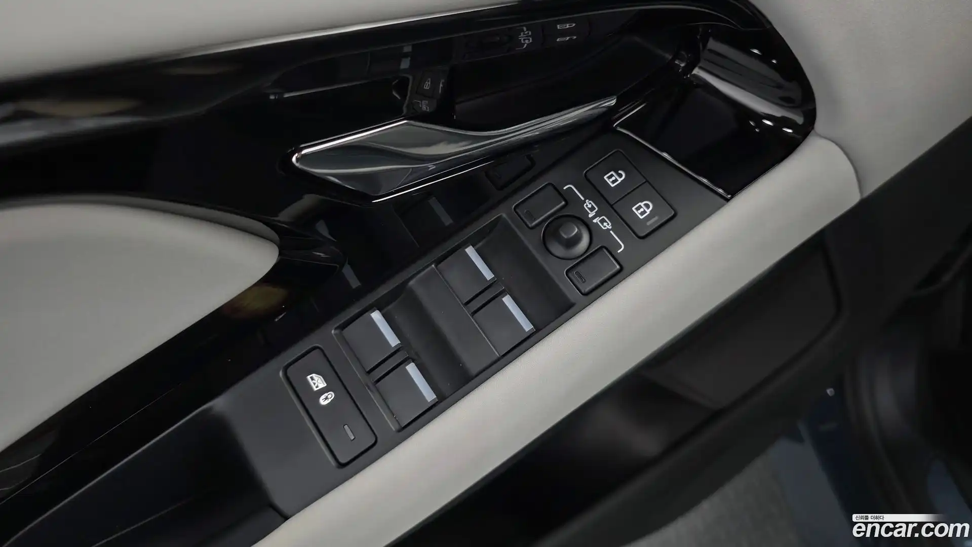 Range Rover Evoque Land Rover 2024.7-OPTION-040