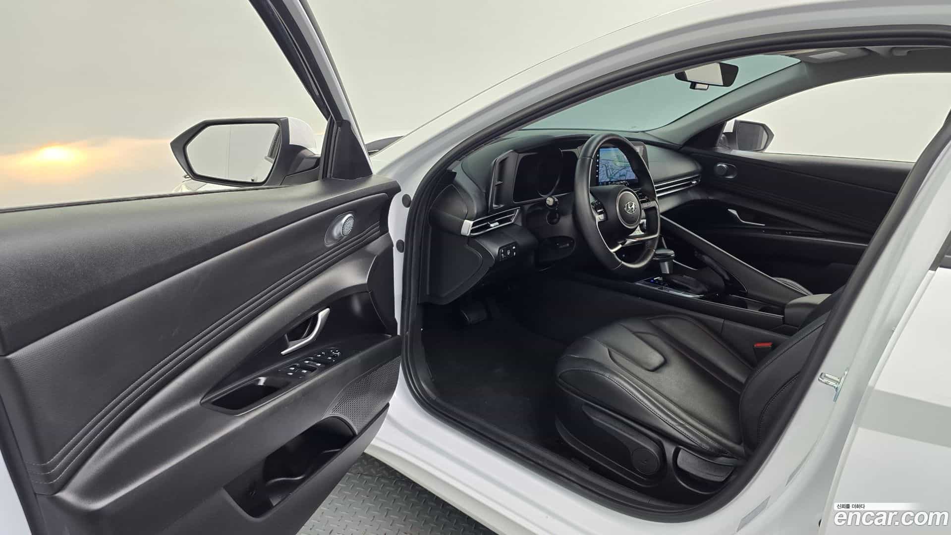 AVANTE Hyundai 2023.1-INNER-010
