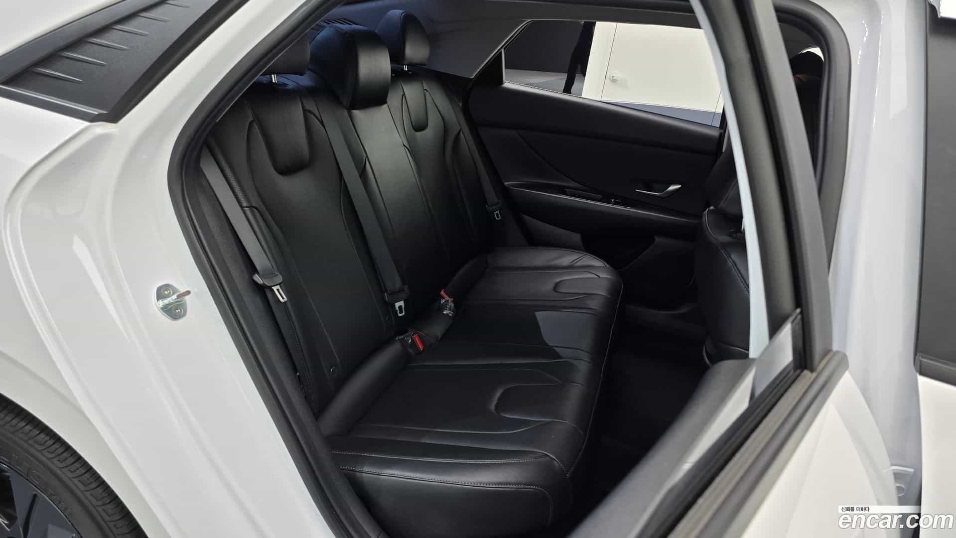 AVANTE Hyundai 2023.1-INNER-036