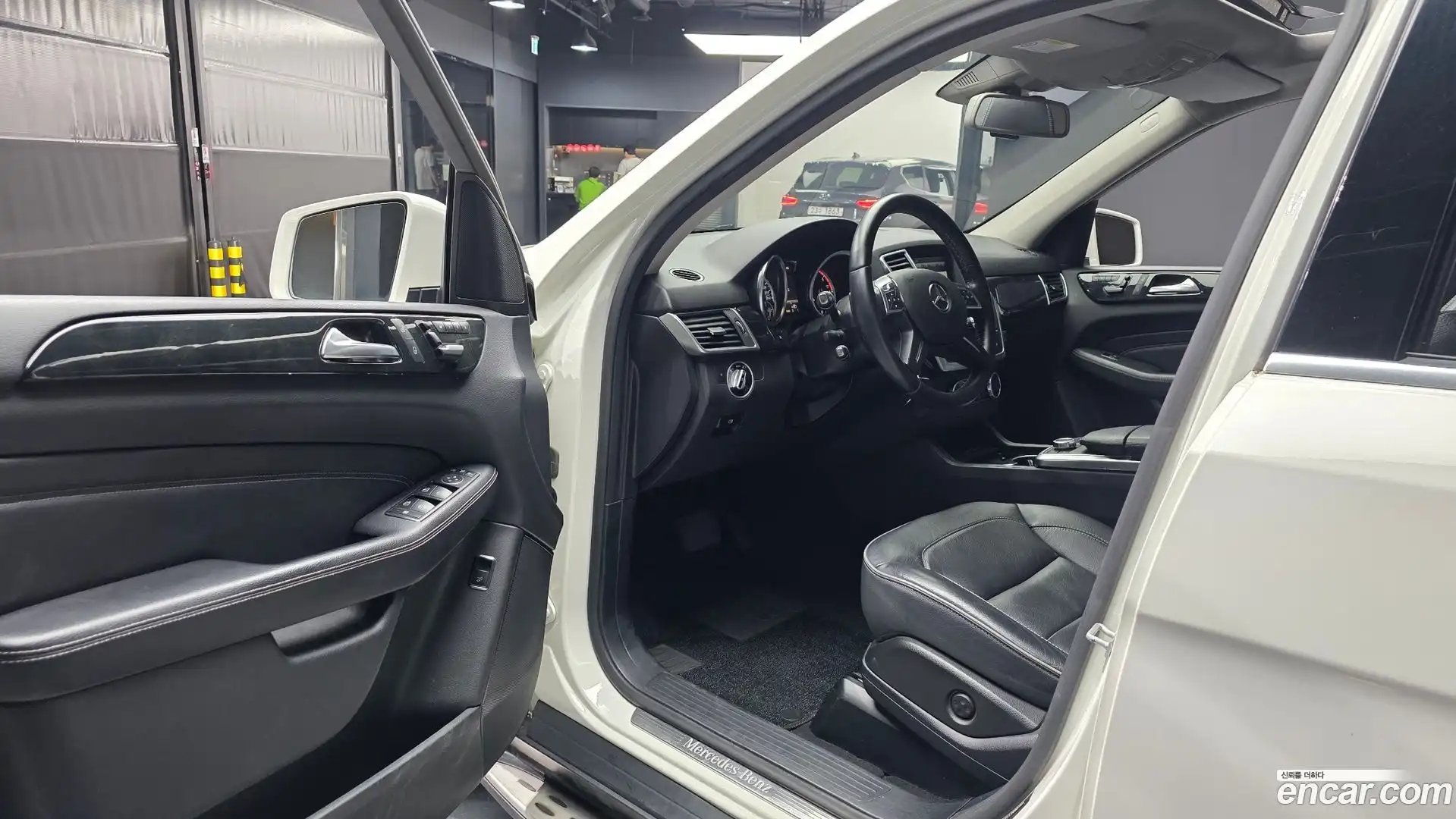 M-class Mercedes-Benz 2012.9-INNER-010