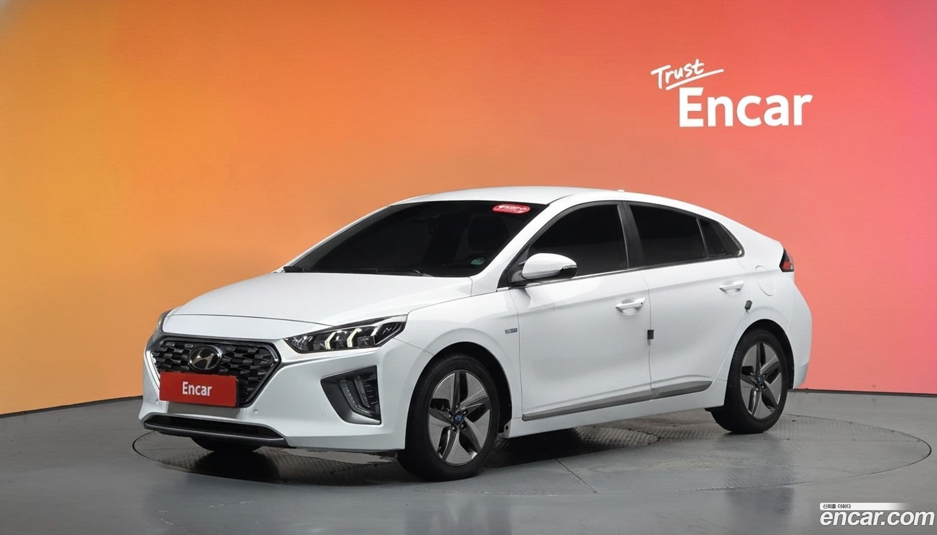 Main__Slider__Photo:Ioniq Hyundai 2019.5-0