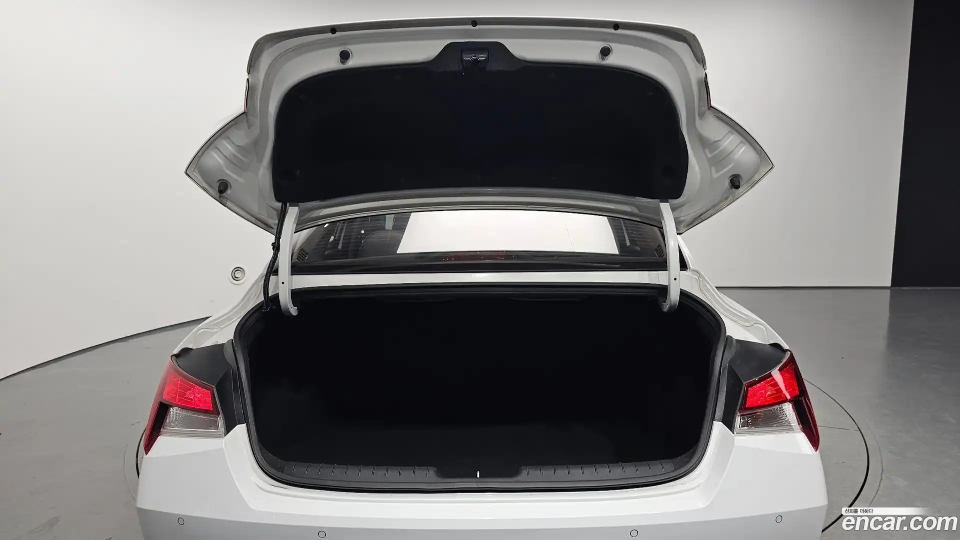 AVANTE Hyundai 2020.5-OPTION-024