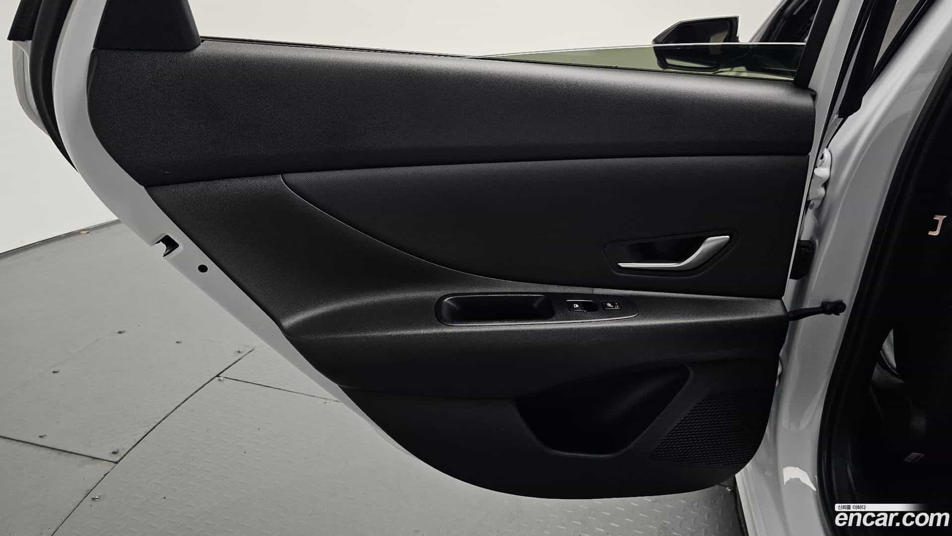 AVANTE Hyundai 2024.2-INNER-035