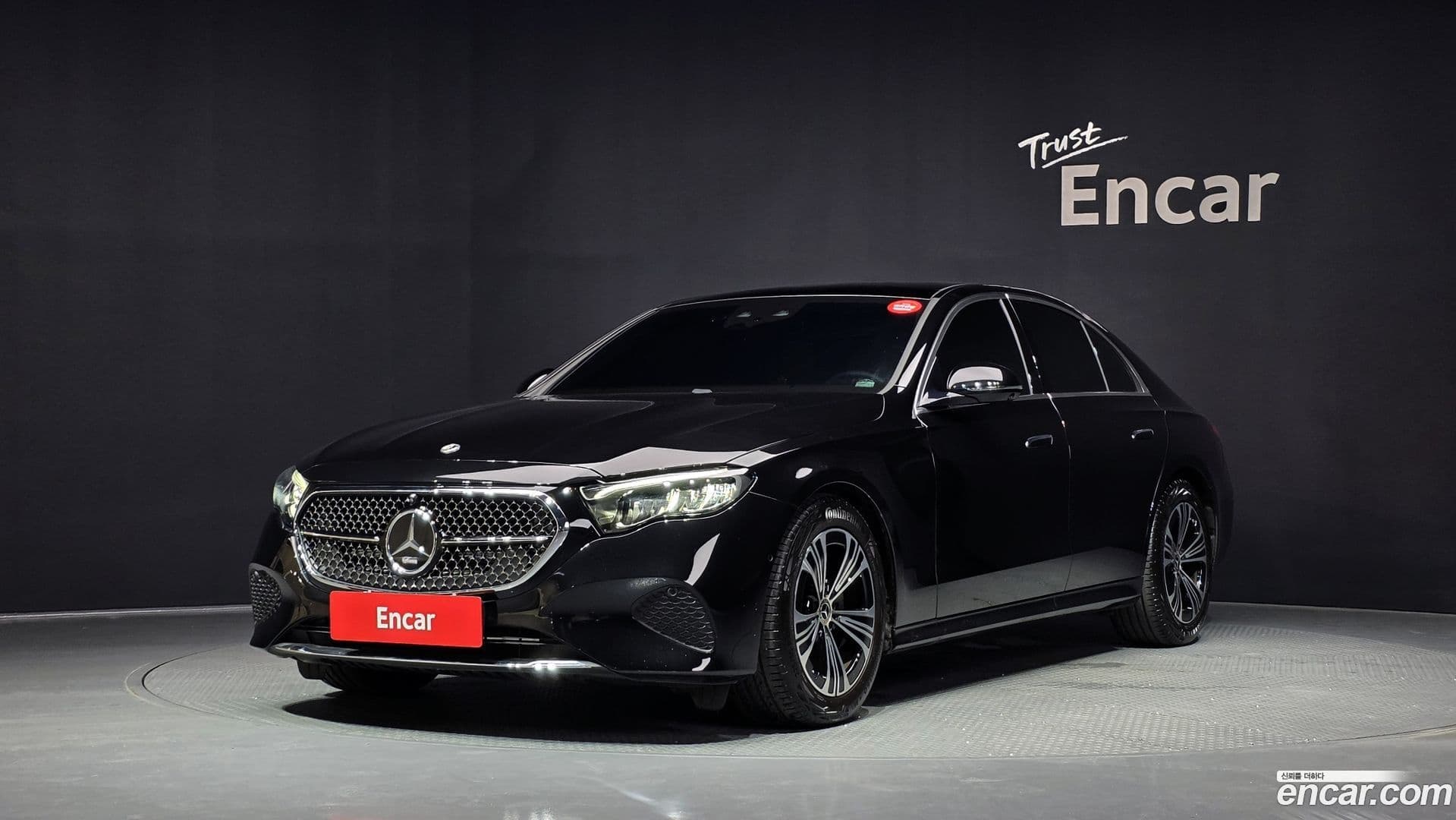 Main__Slider__Photo:E-Class Mercedes-Benz 2024.5-0