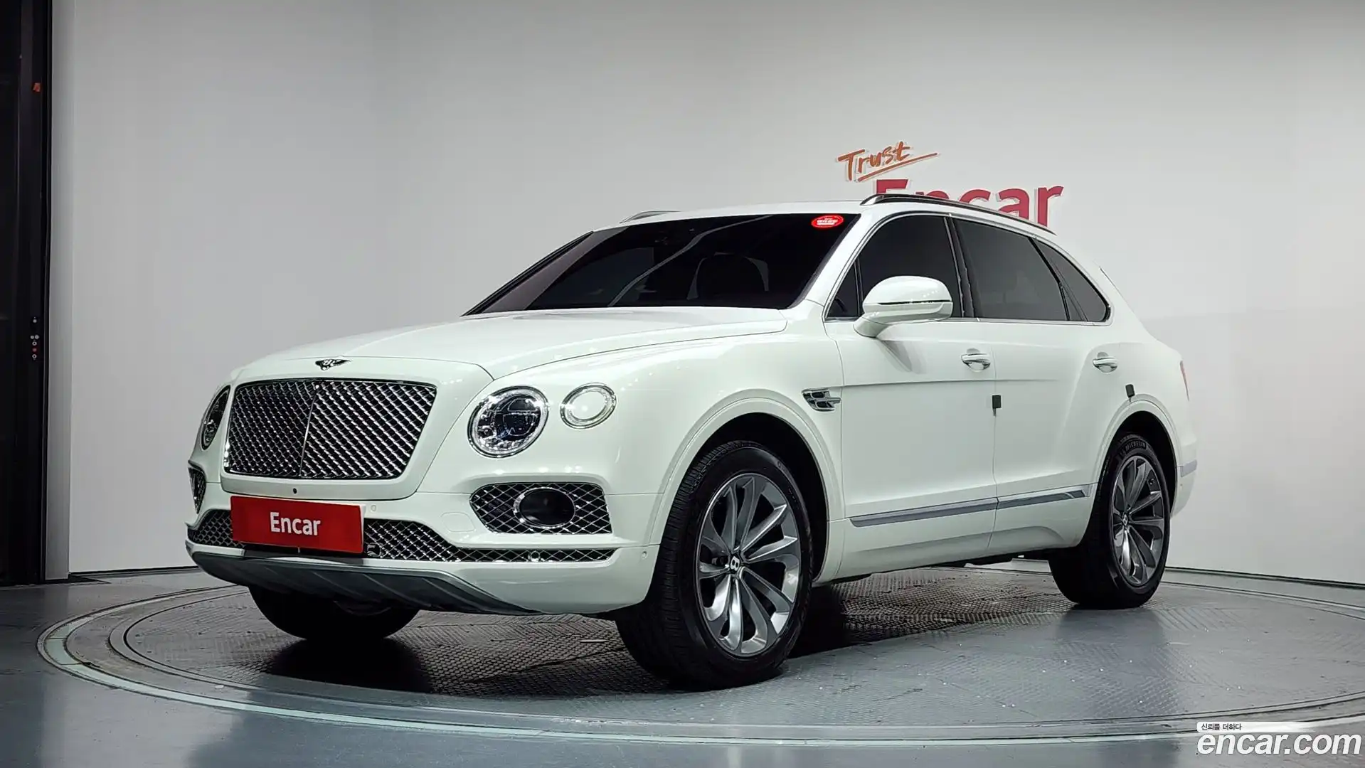Bentayga Bentley 2017.5-OUTER-001