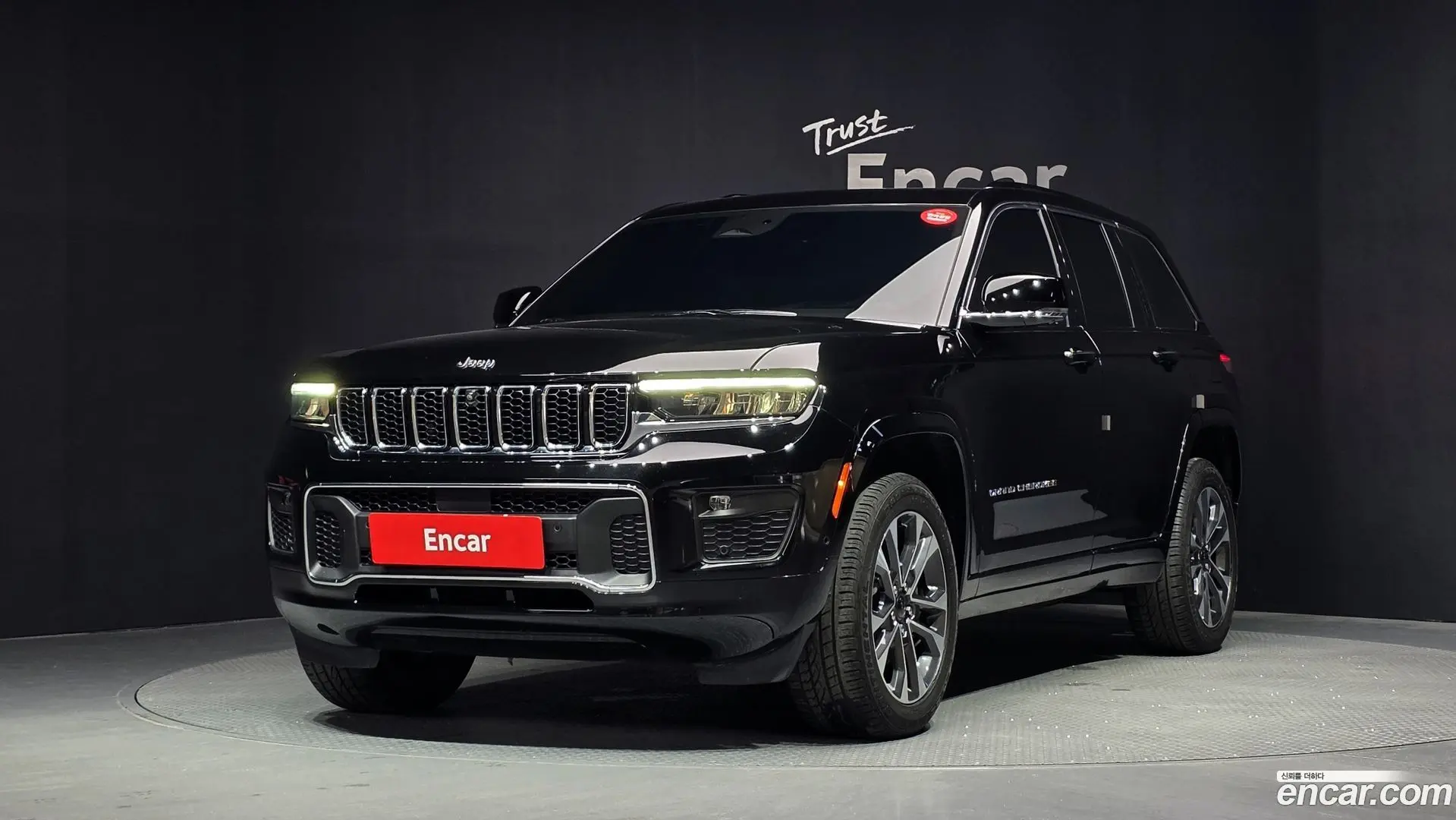 Main__Slider__Photo:Cherokee Jeep 2023.10-0