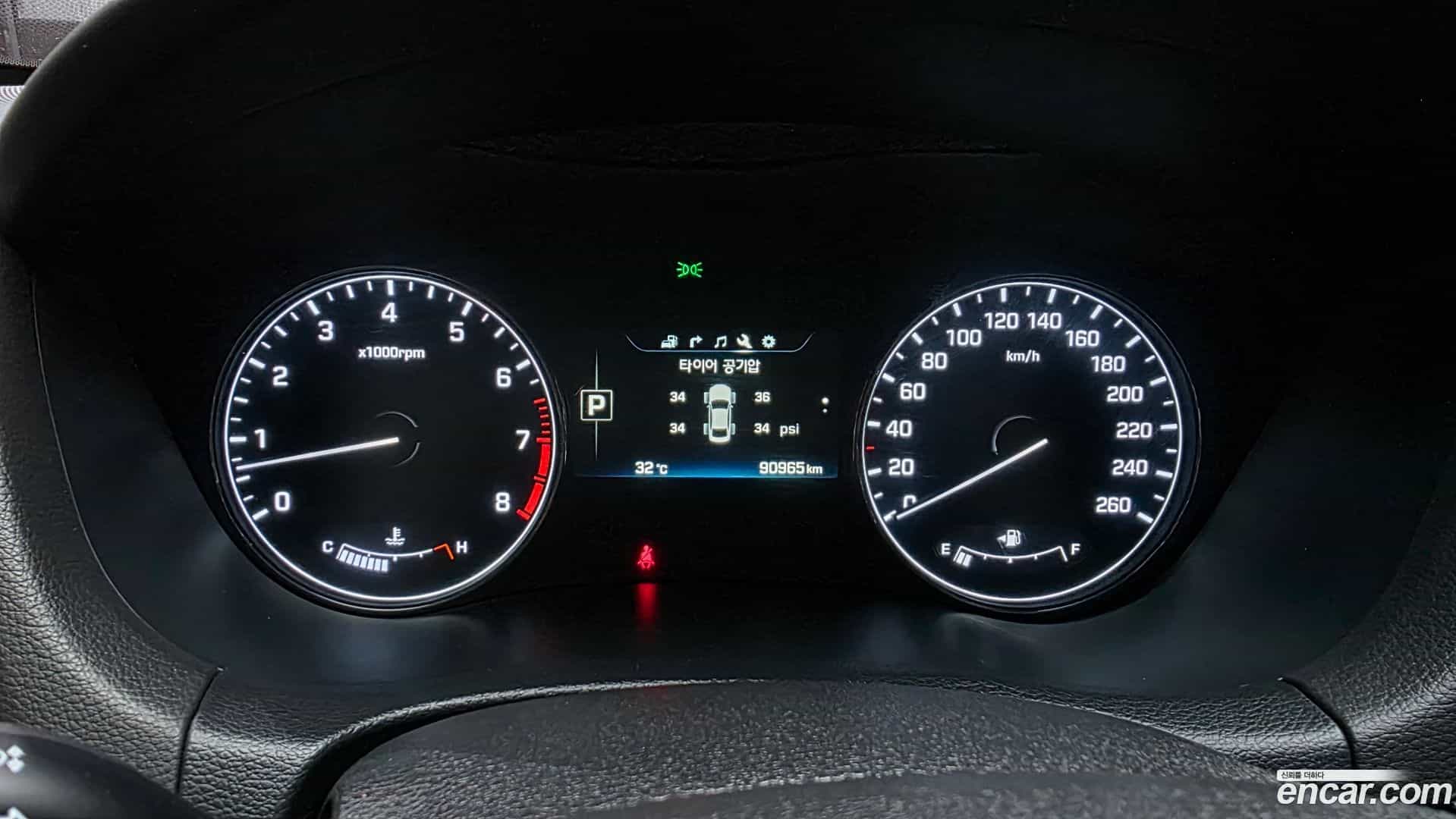 Genesis Hyundai 2016.0-INNER-008