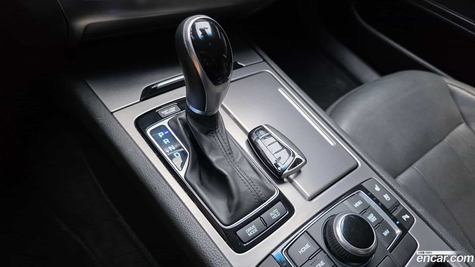 Genesis Hyundai 2016.0-INNER-009