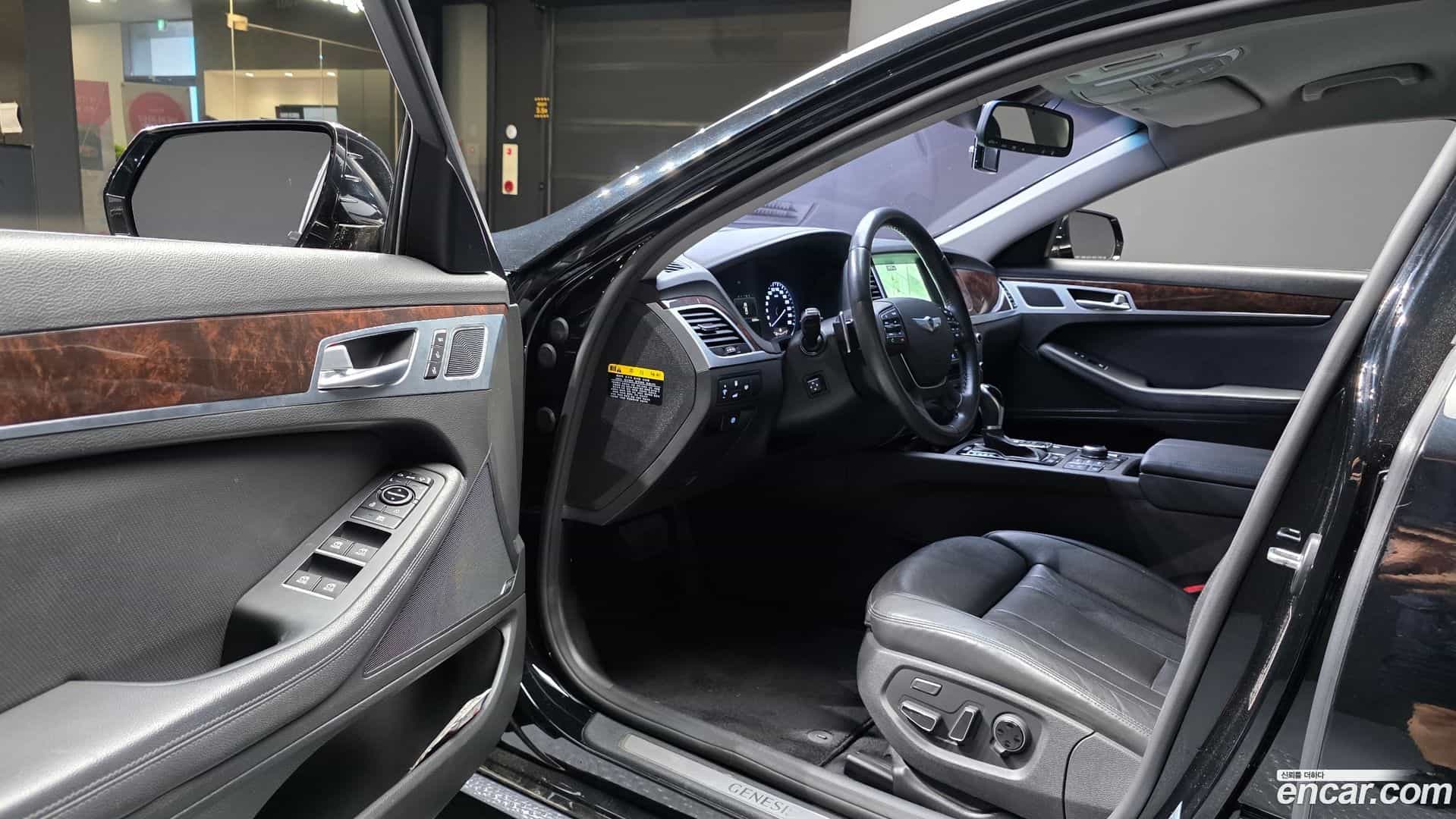 Genesis Hyundai 2016.0-INNER-010