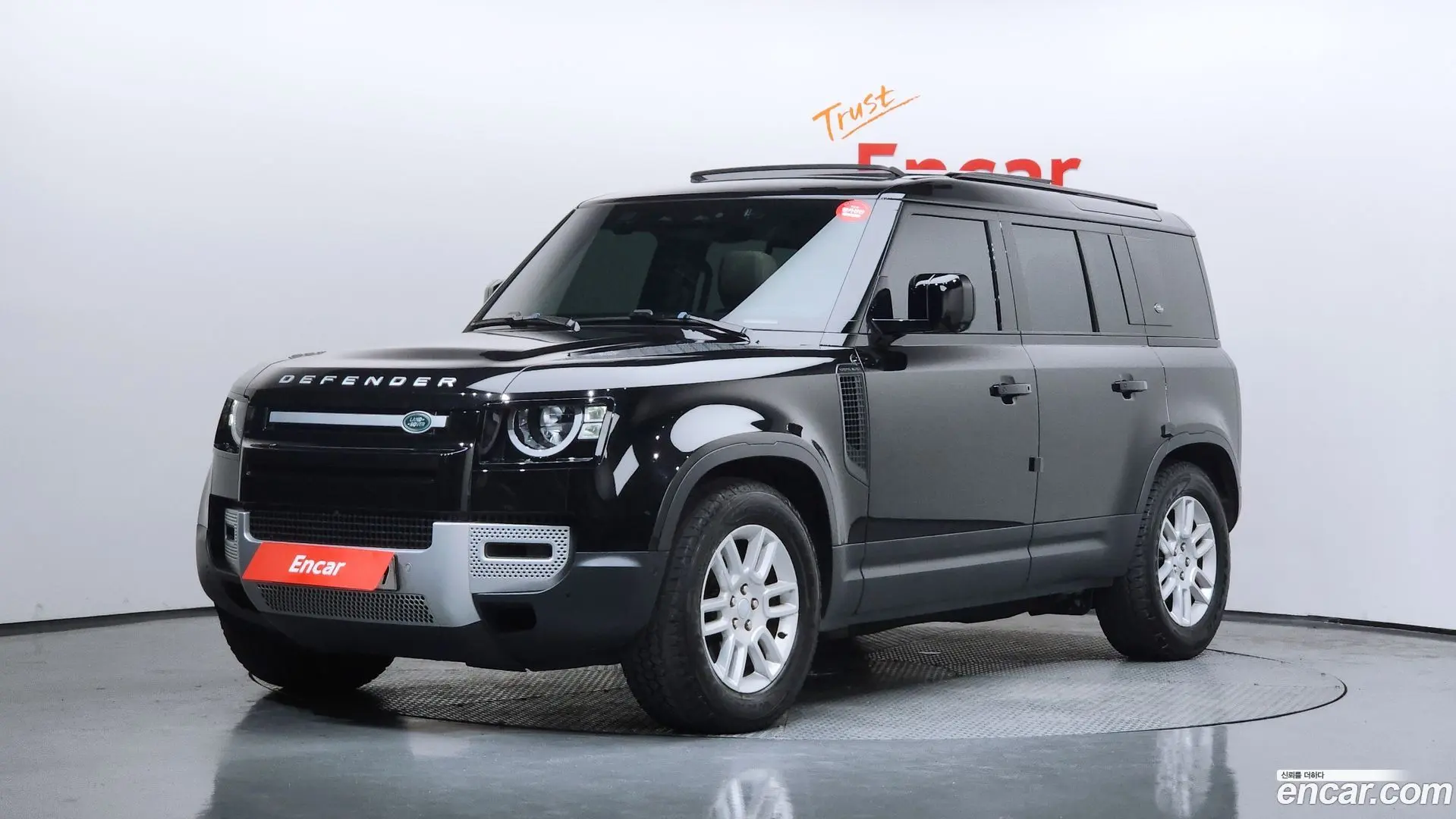 Main__Slider__Photo:Defender Land Rover 2021.5-0