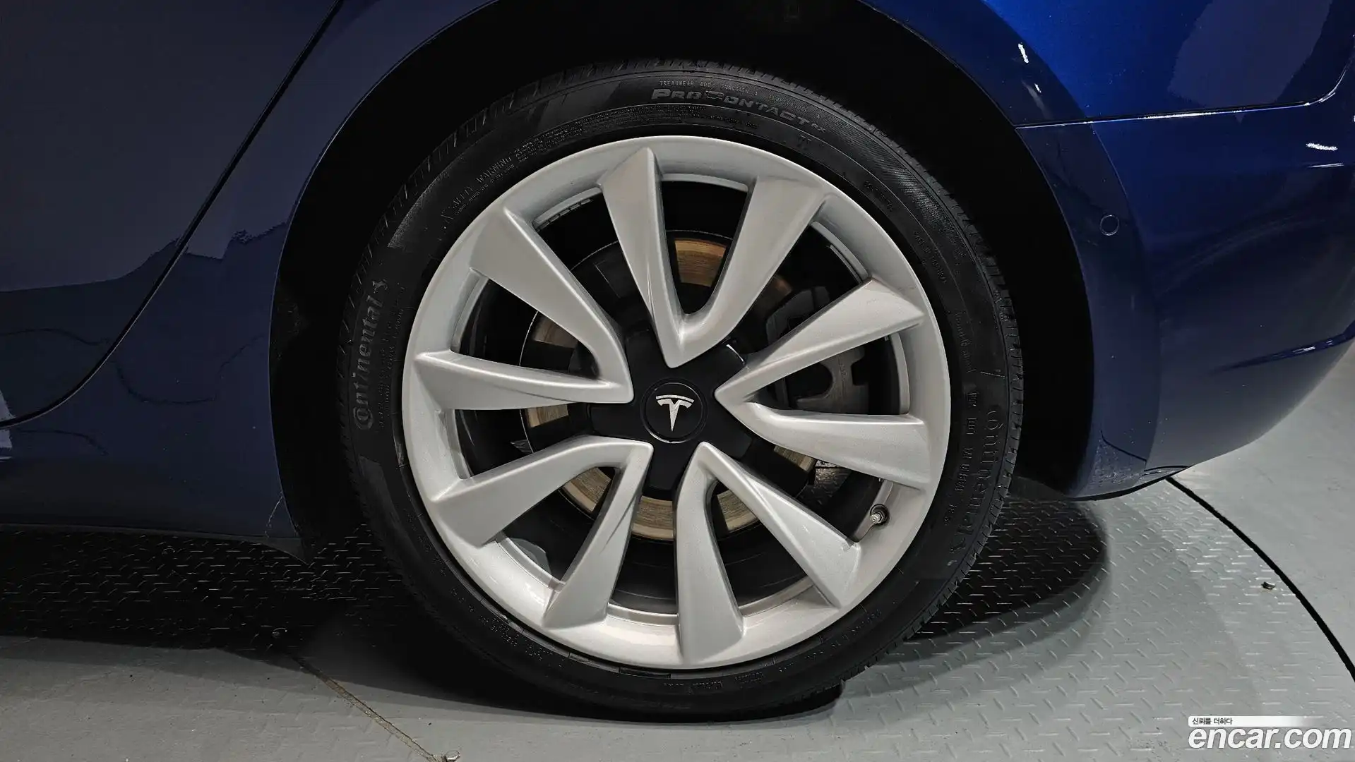 Model 3 Tesla 2020.1-OUTER-031