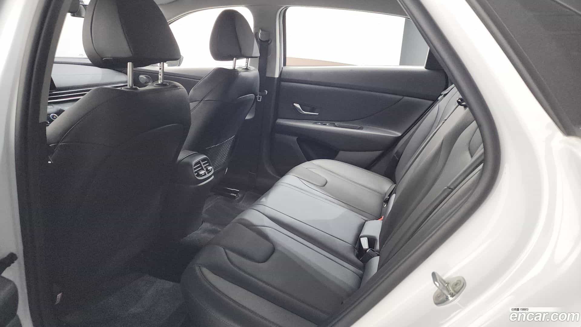 AVANTE Hyundai 2022.0-OPTION-022