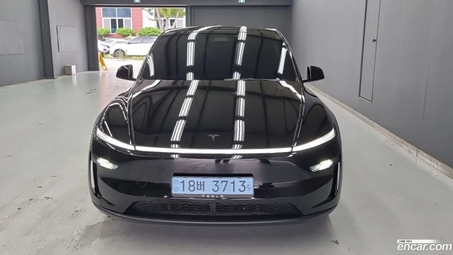 Main__Slider__Photo:Model Y Tesla 2025.7-0