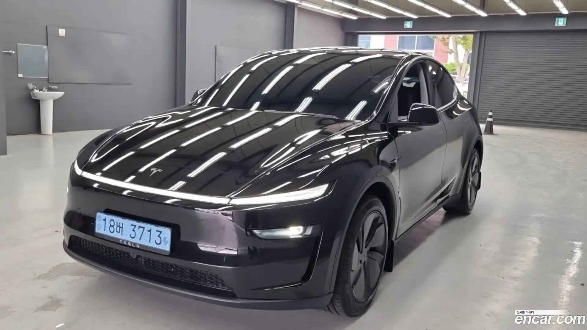 Model Y Tesla 2025.7-OUTER-002