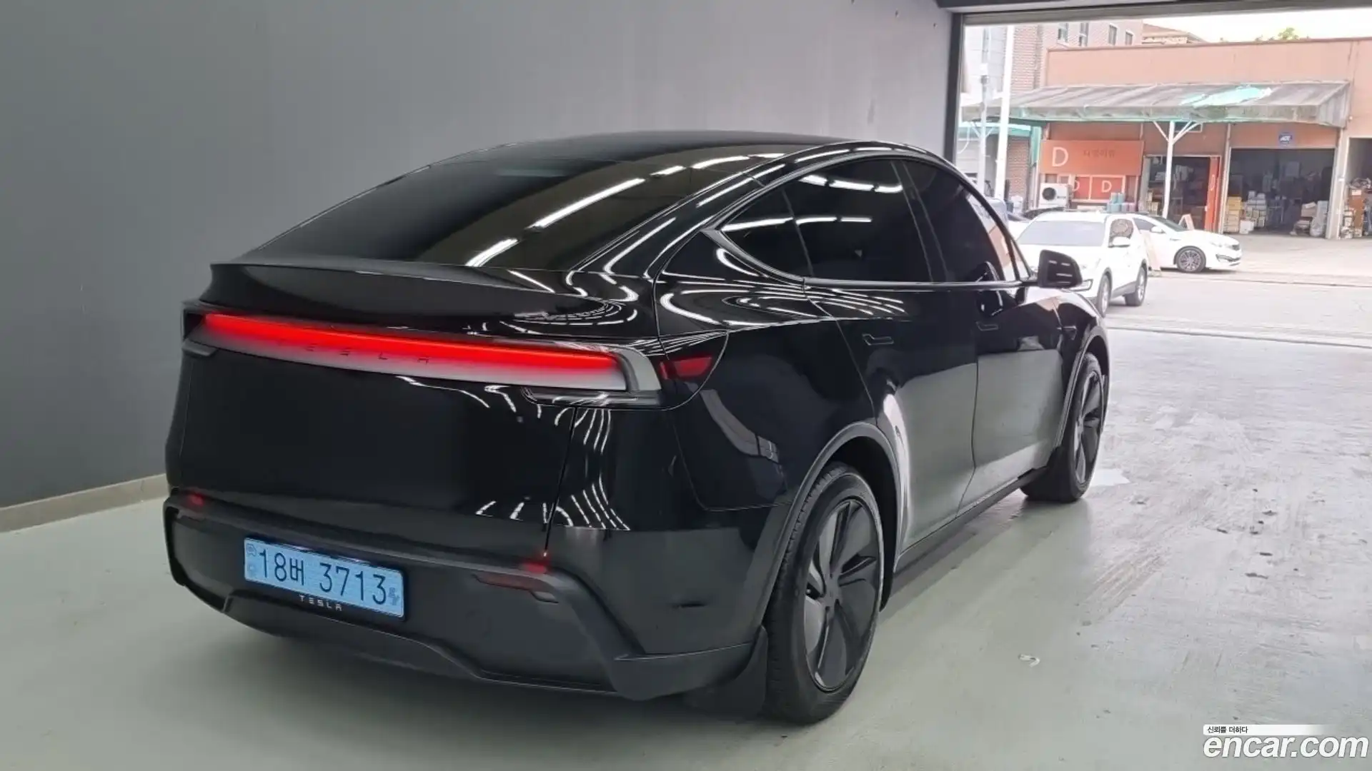 Model Y Tesla 2025.7-OUTER-003