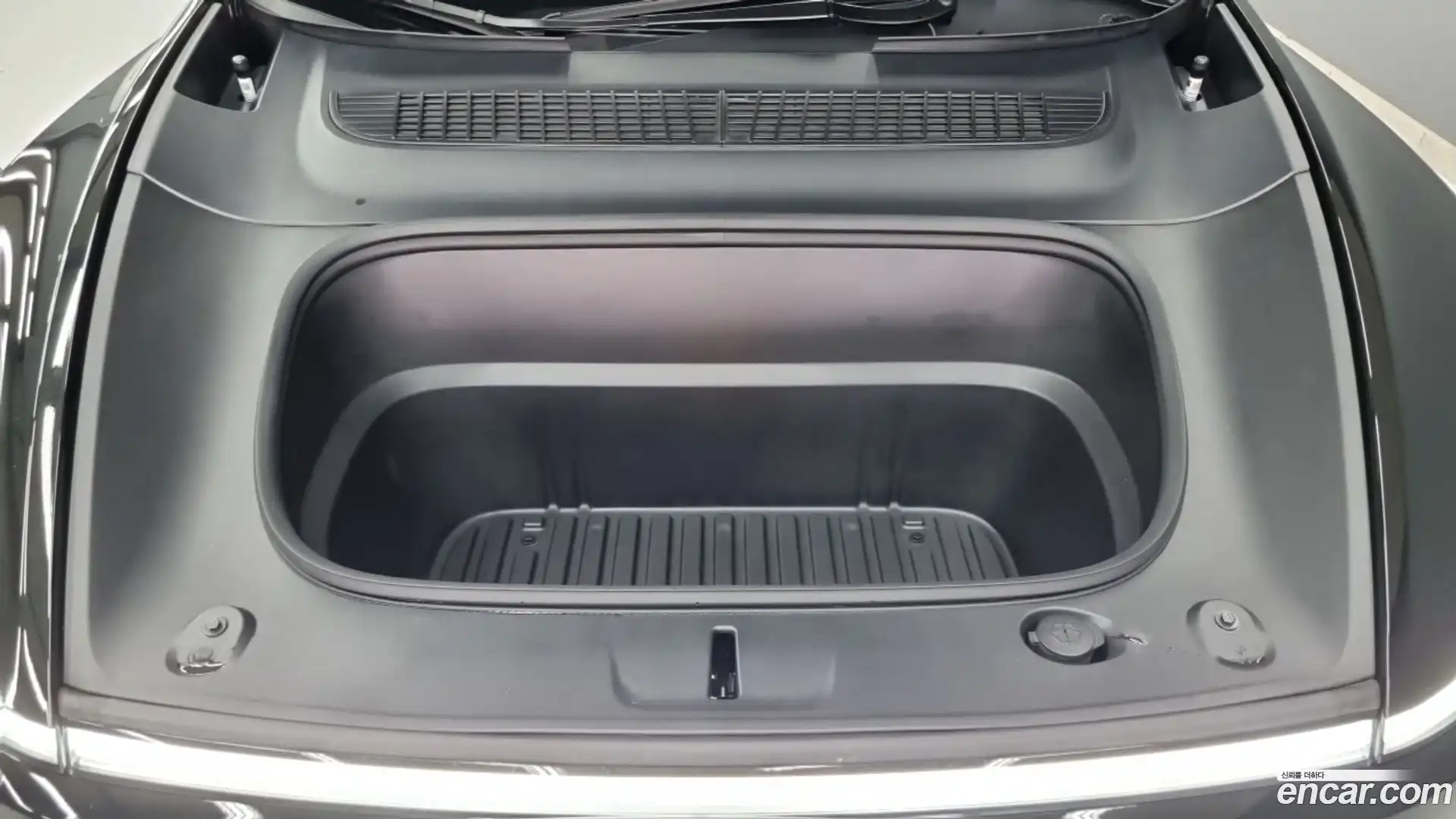 Model Y Tesla 2025.7-OUTER-006