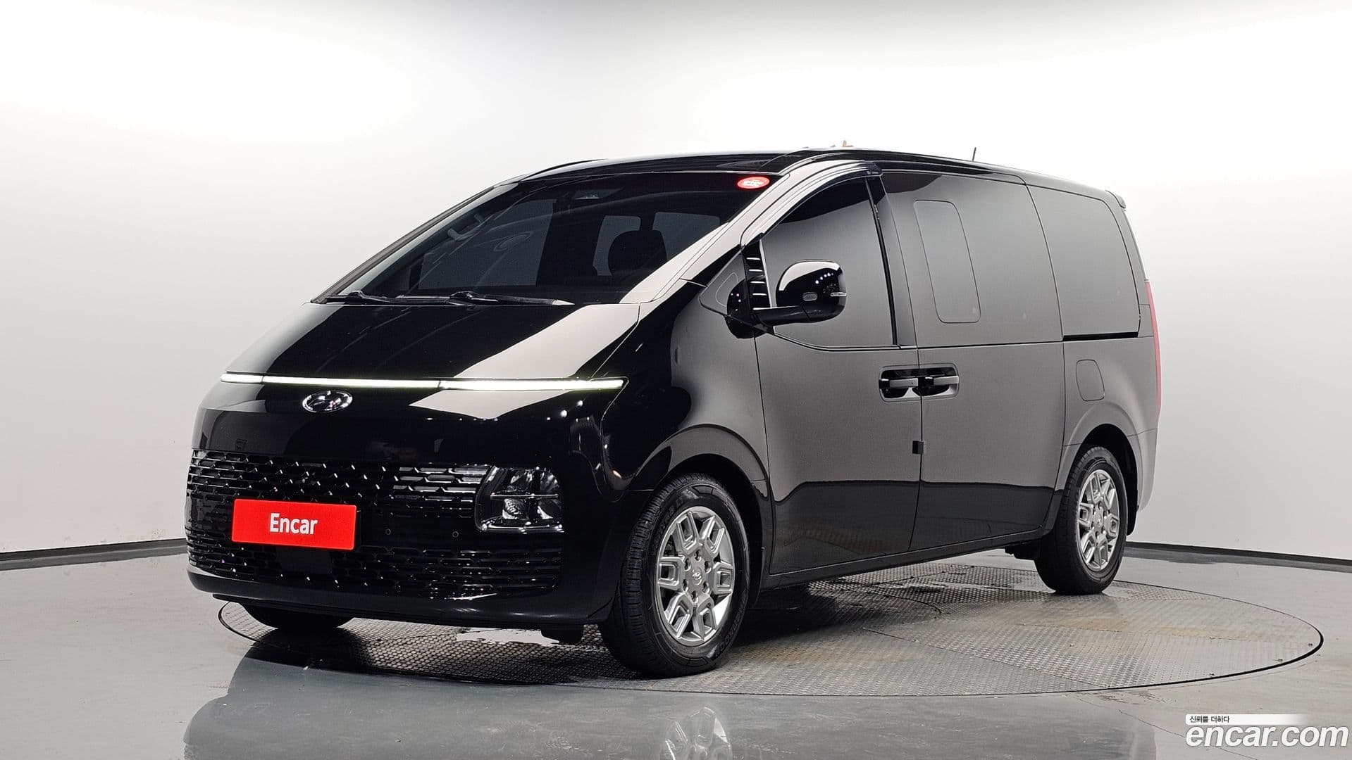 Main__Slider__Photo:Staria Hyundai 2021.9-0