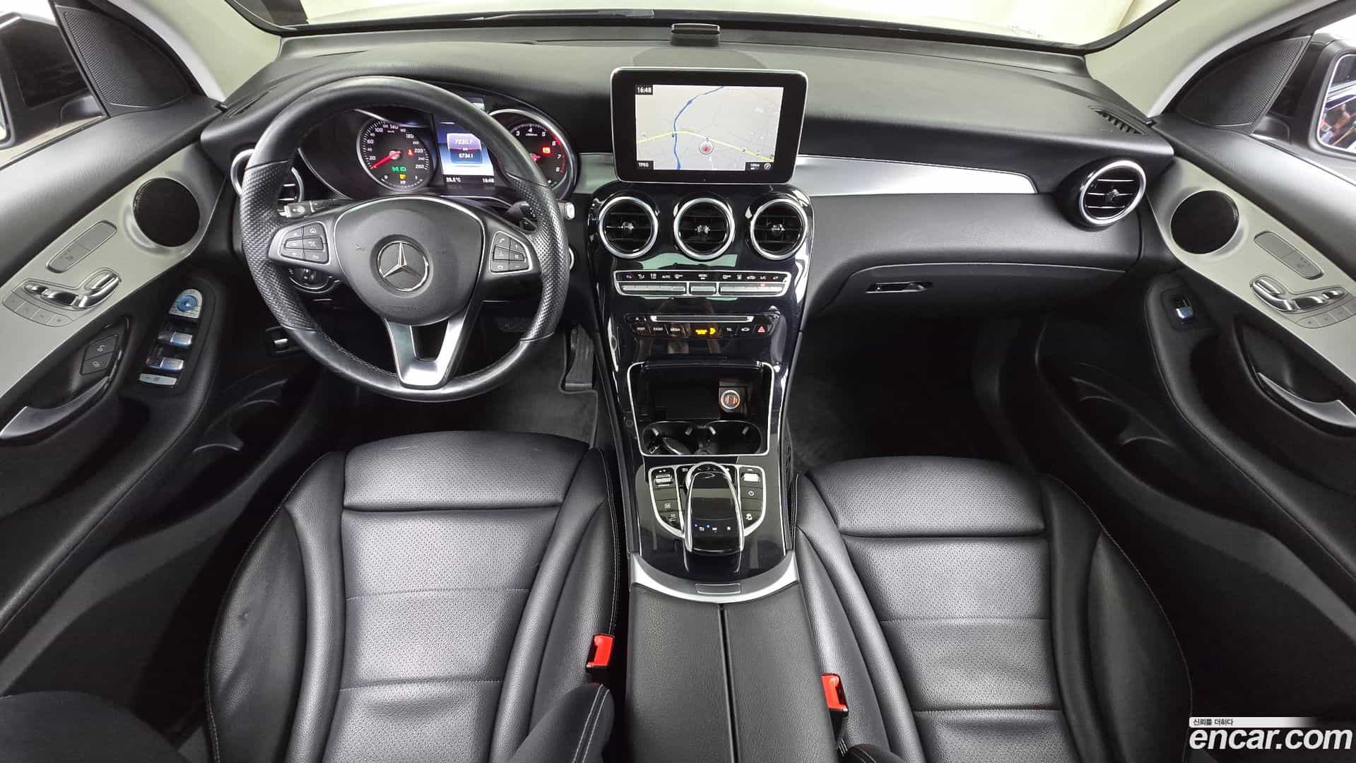 GLC-Class Mercedes-Benz 2018.10-INNER-007